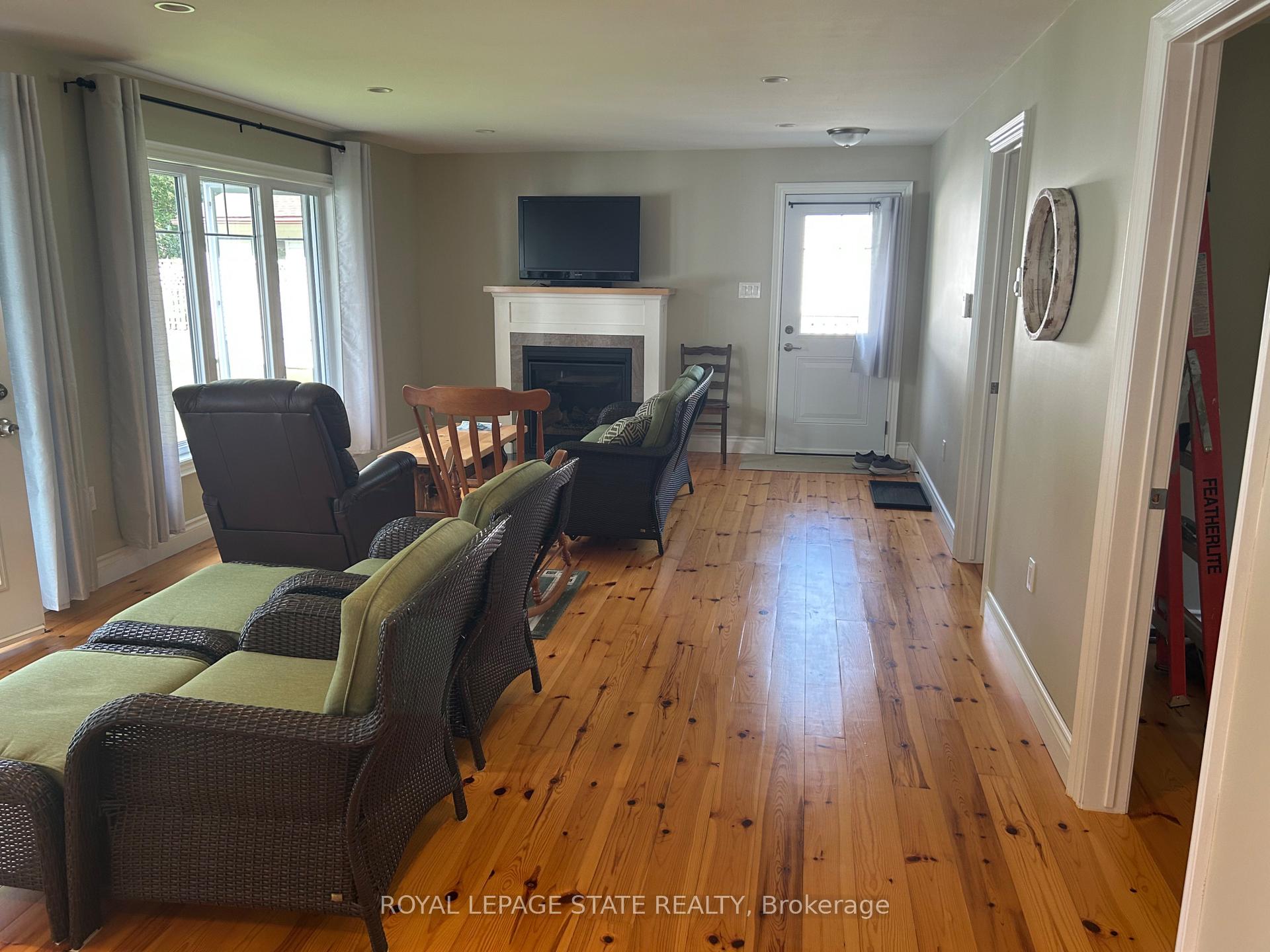 Photo 9 of 23 Upper Mohawk Point, Haldimand, Dunnville — HOMEH