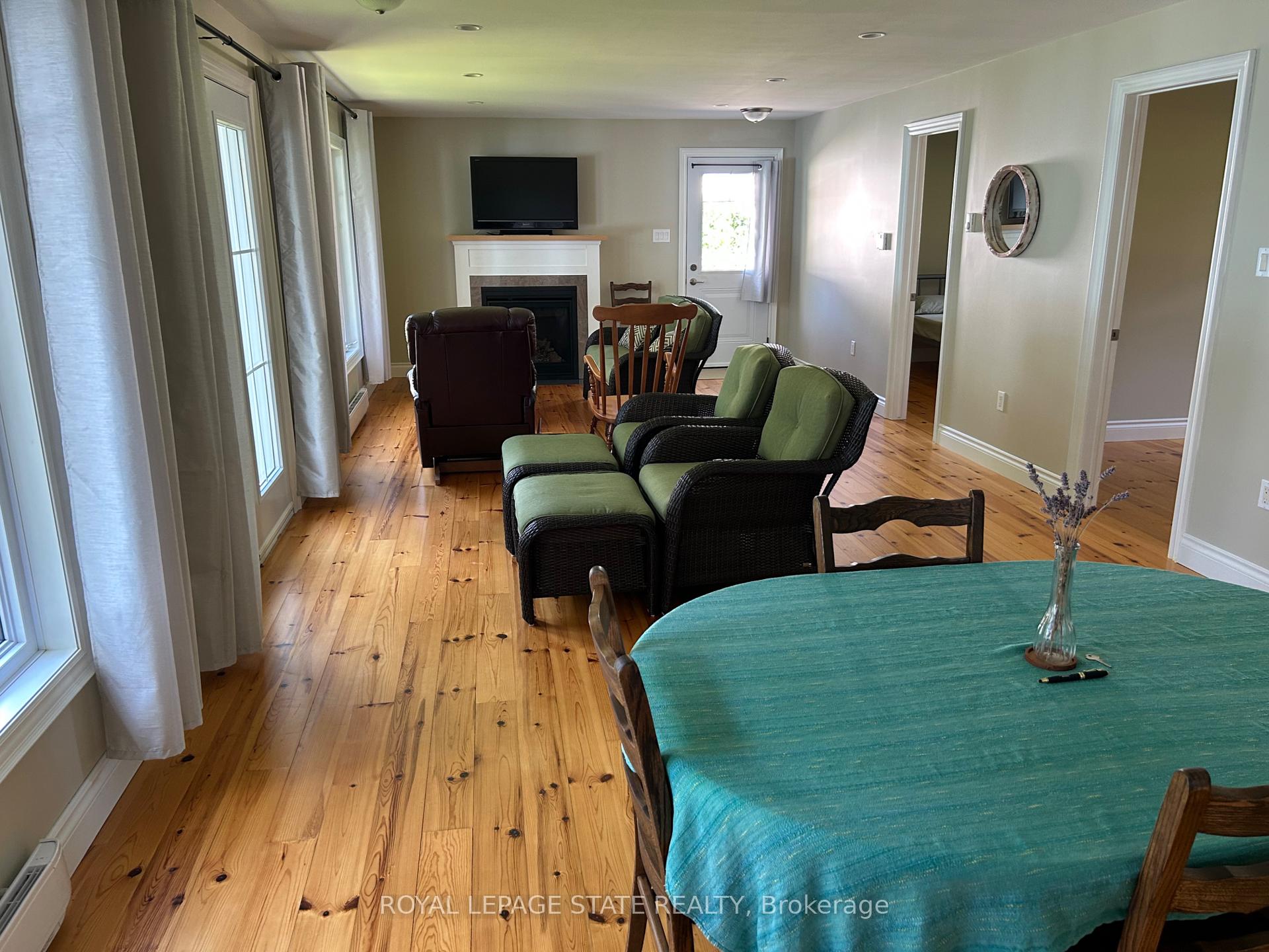 Photo 16 of 23 Upper Mohawk Point, Haldimand, Dunnville — HOMEH