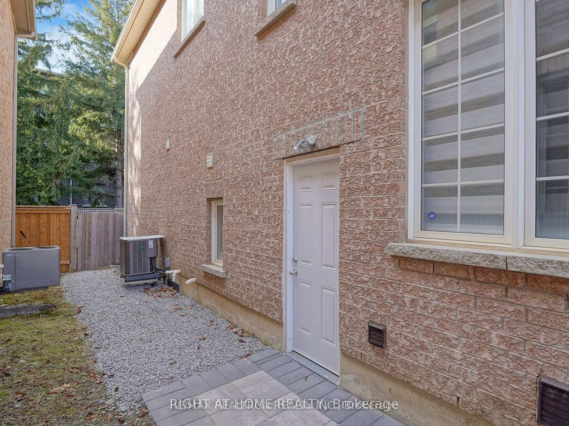 Photo 15 of 125 Maria Road, Markham, Wismer — HOMEH