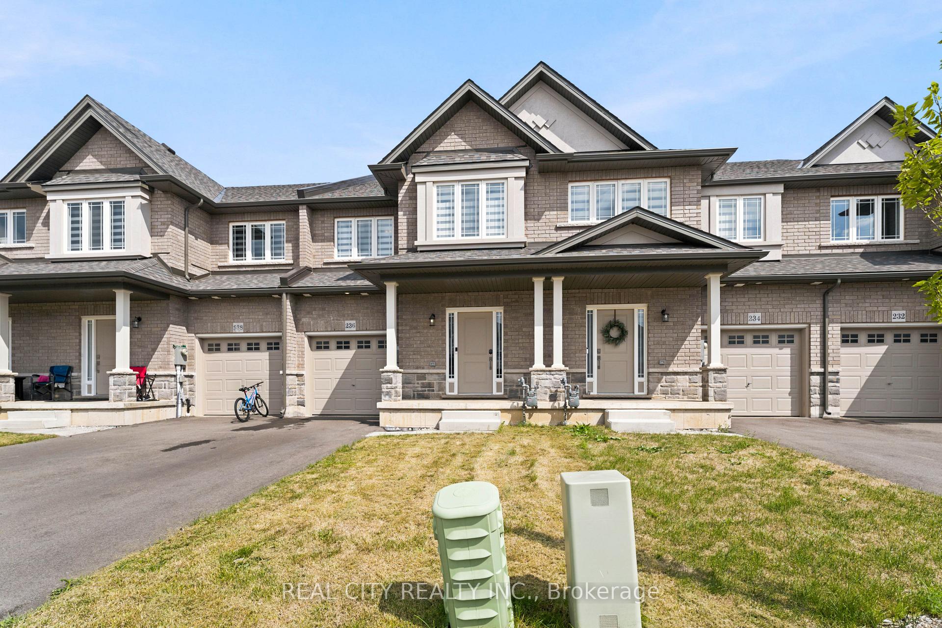 Photo 2 of 236 Rockledge Drive, Hamilton, Rural Glanbrook — HOMEH