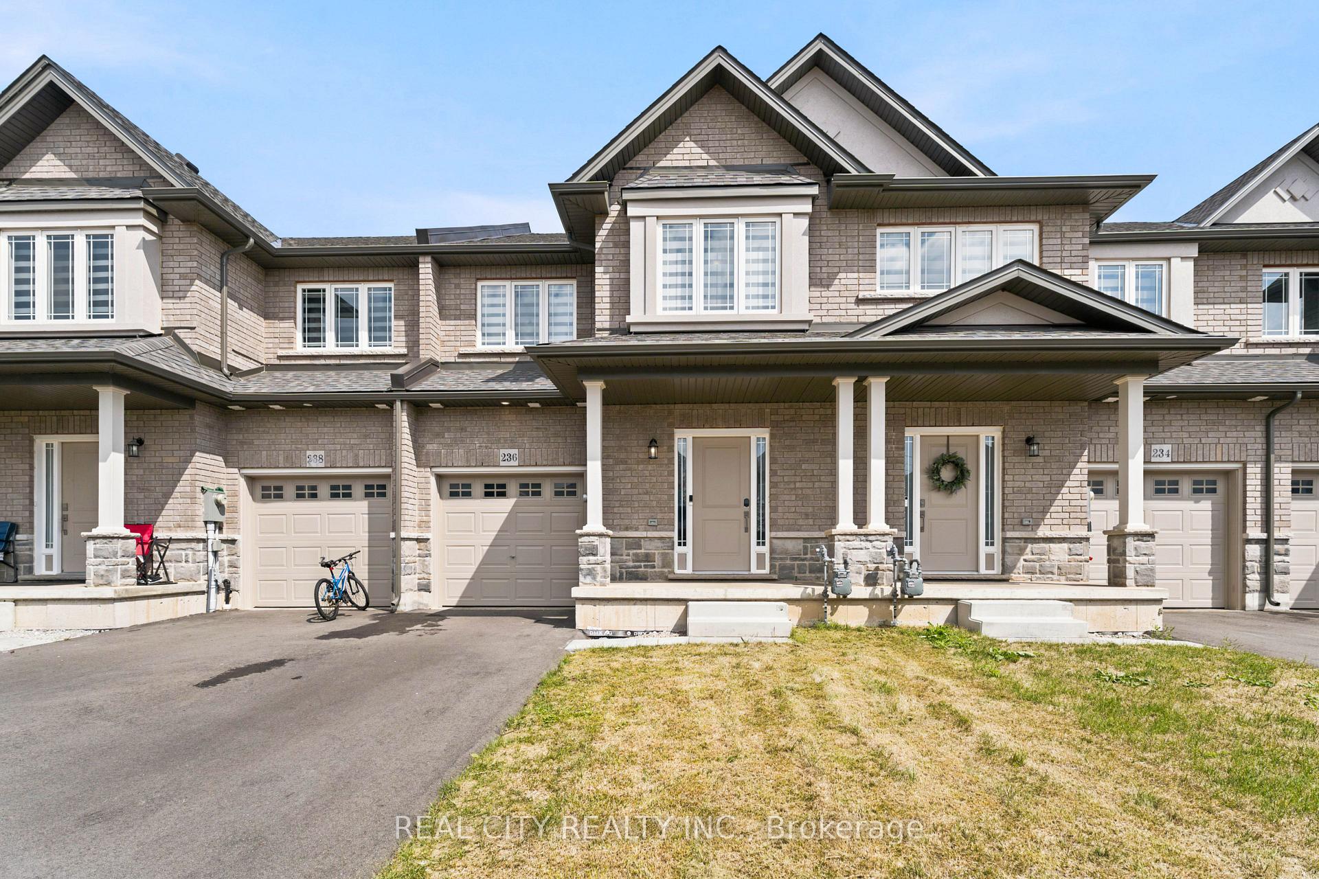 Photo 4 of 236 Rockledge Drive, Hamilton, Rural Glanbrook — HOMEH