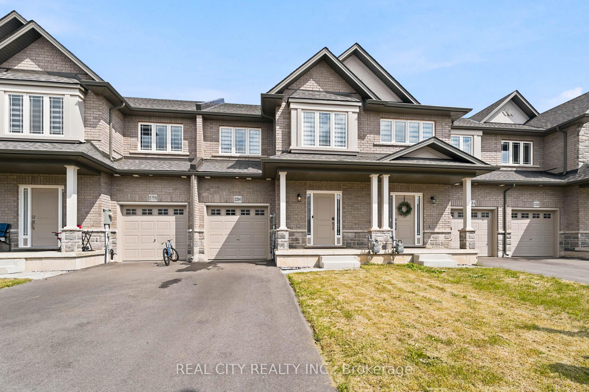 Photo 3 of 236 Rockledge Drive, Hamilton, Rural Glanbrook — HOMEH