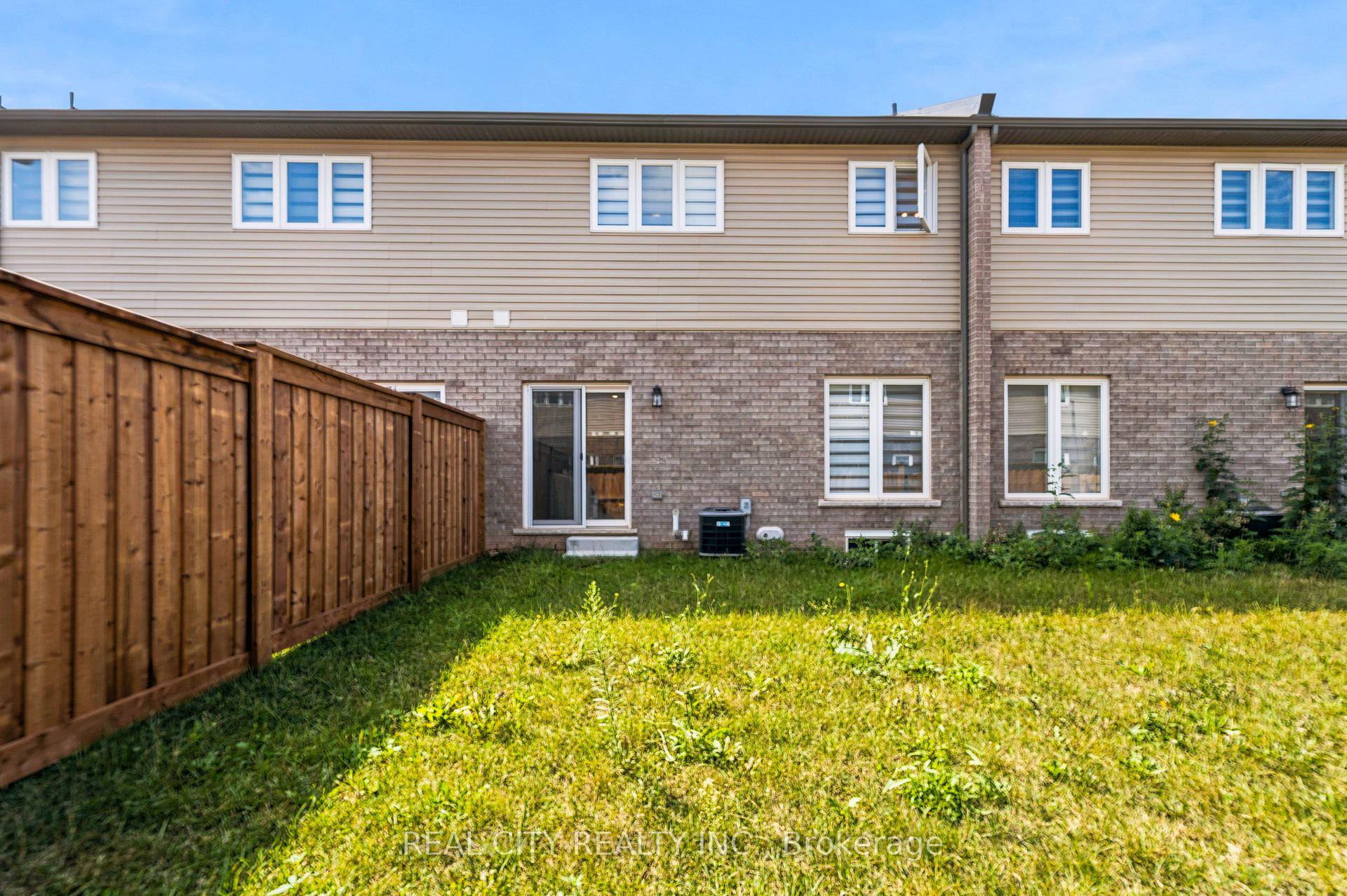 Photo 47 of 236 Rockledge Drive, Hamilton, Rural Glanbrook — HOMEH