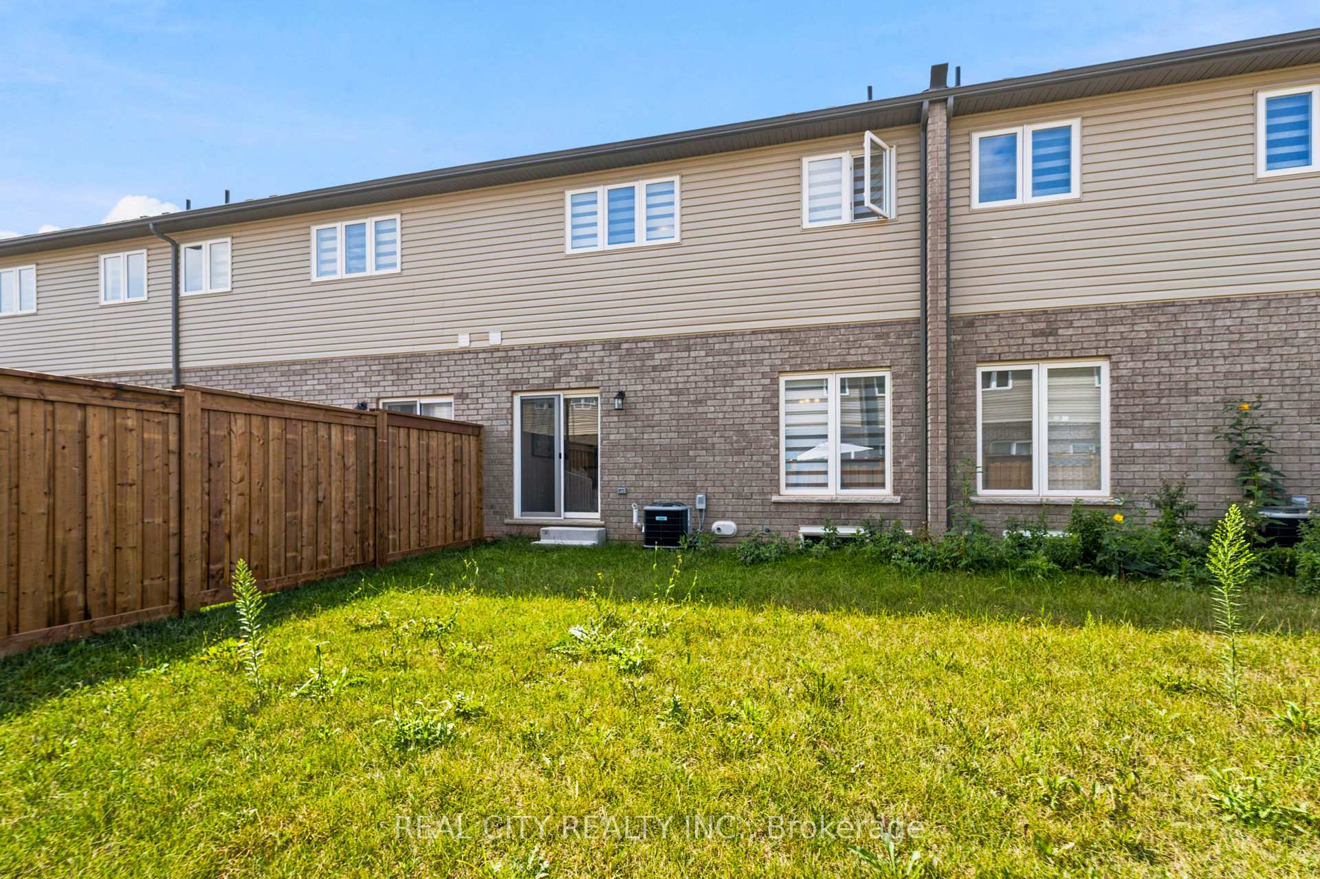 Photo 48 of 236 Rockledge Drive, Hamilton, Rural Glanbrook — HOMEH