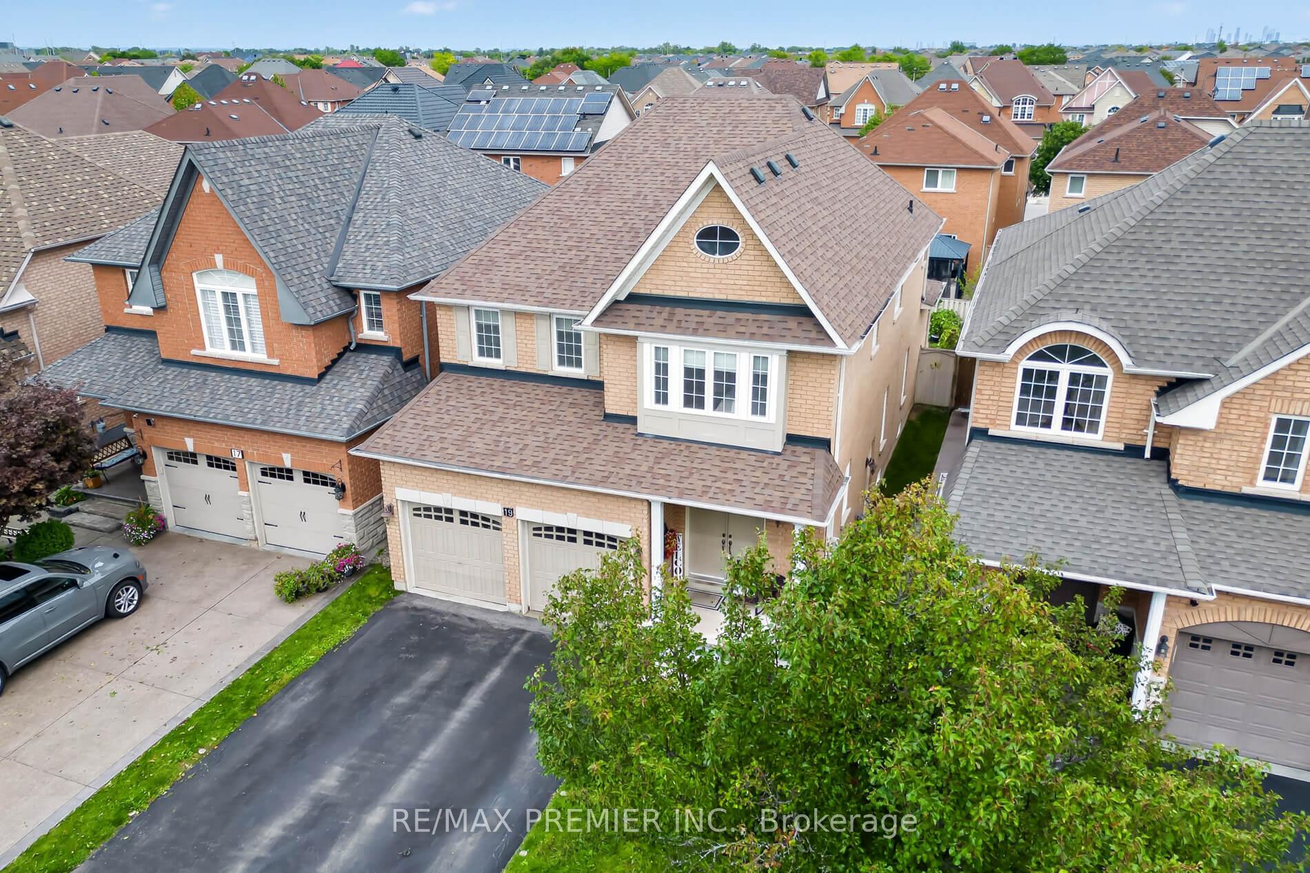 Photo 3 of 19 Timberwolf Road, Brampton, Bram East — HOMEH