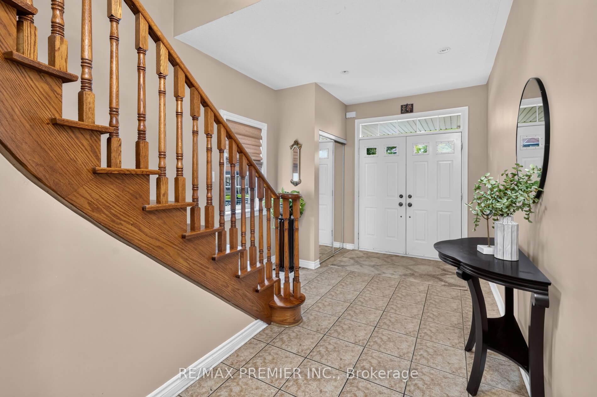 Photo 4 of 19 Timberwolf Road, Brampton, Bram East — HOMEH