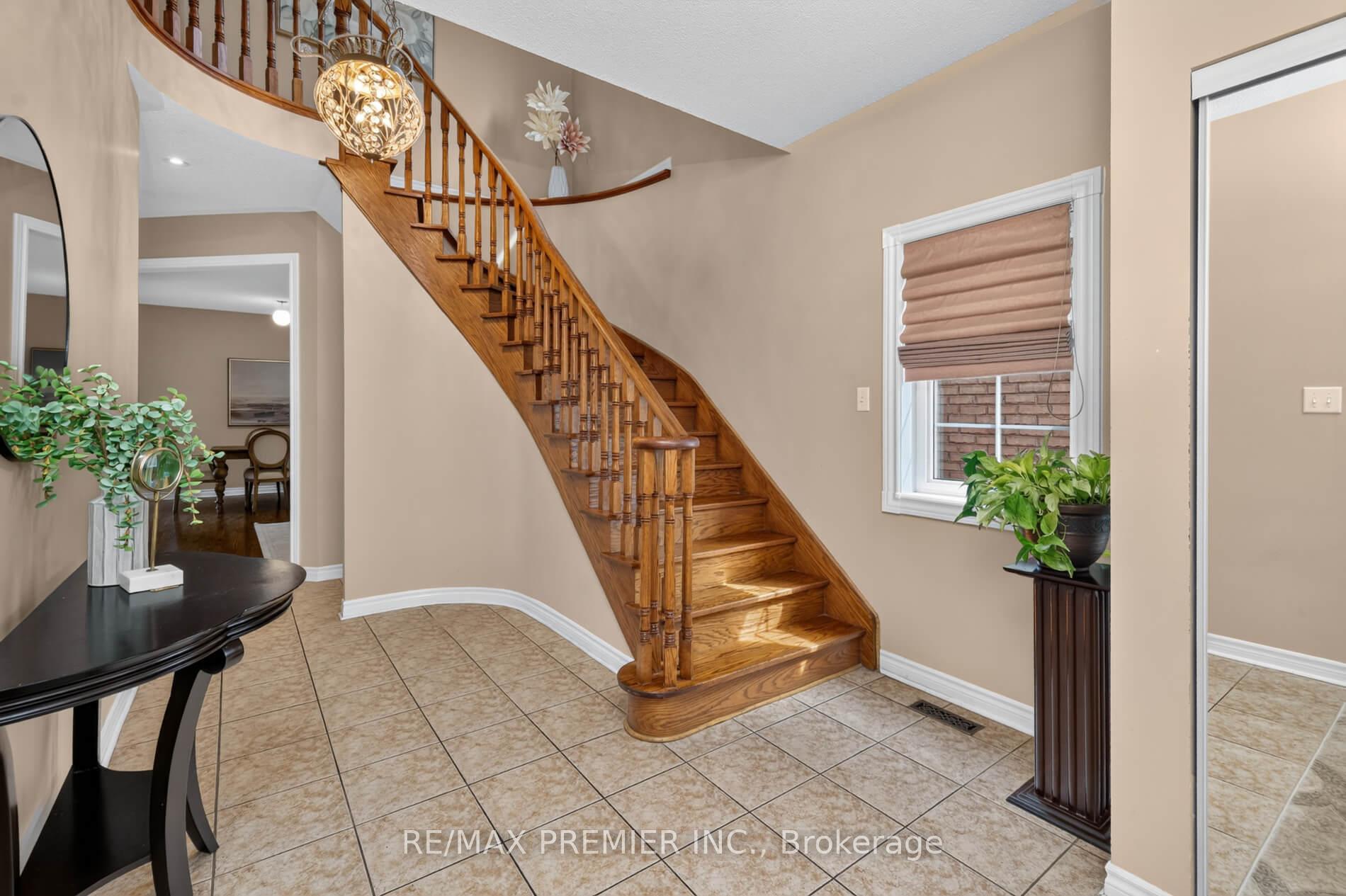 Photo 5 of 19 Timberwolf Road, Brampton, Bram East — HOMEH