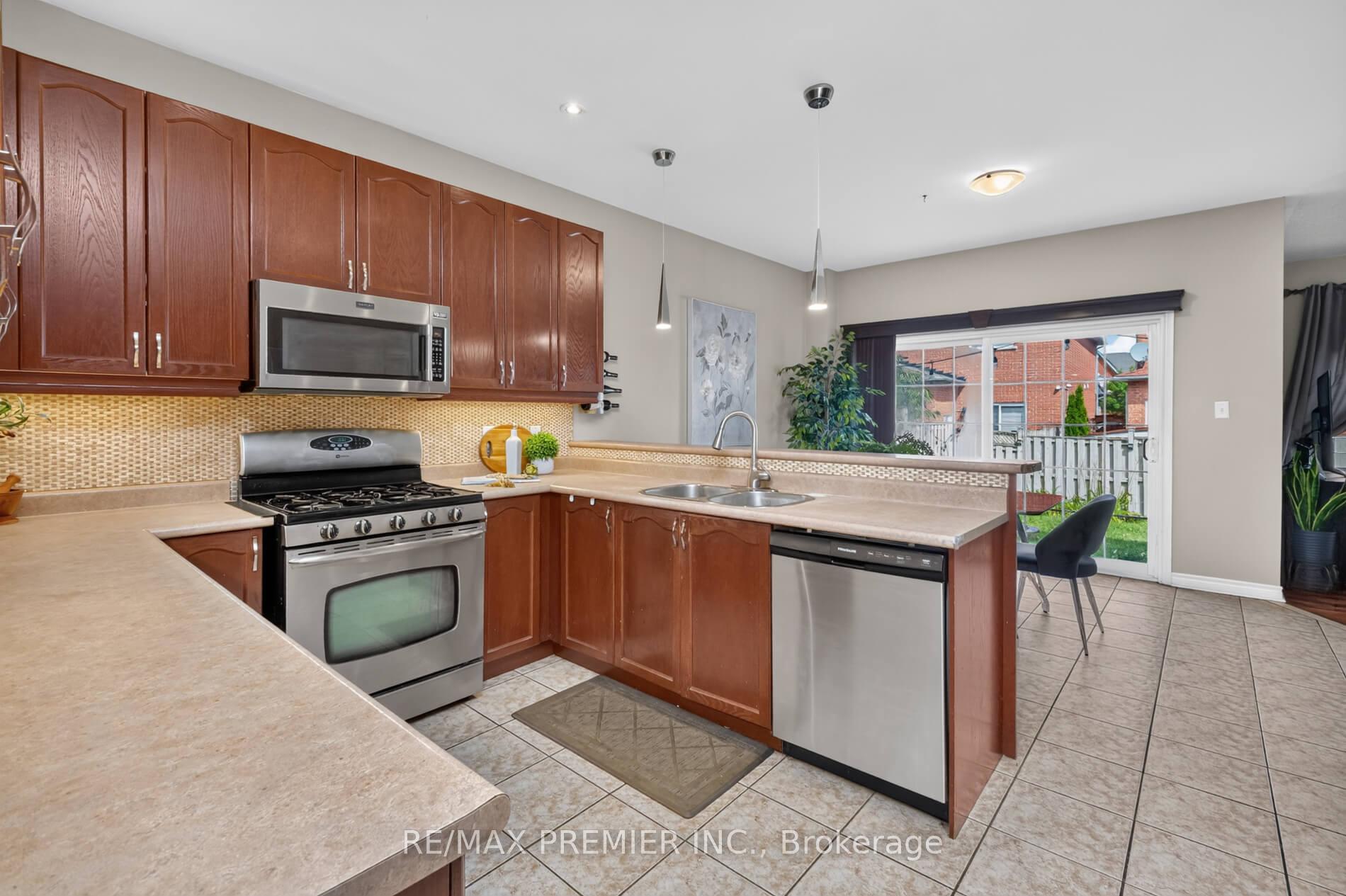 Photo 11 of 19 Timberwolf Road, Brampton, Bram East — HOMEH