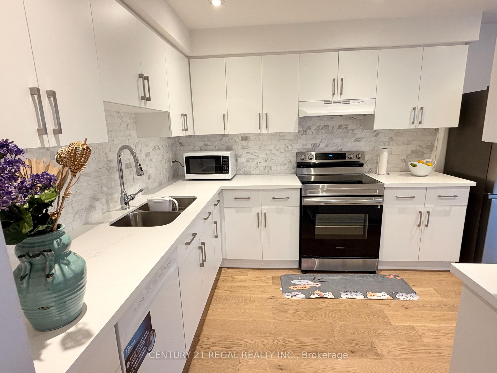 Photo 6 of 8 Chamberlain Court, Ajax, South West — HOMEH