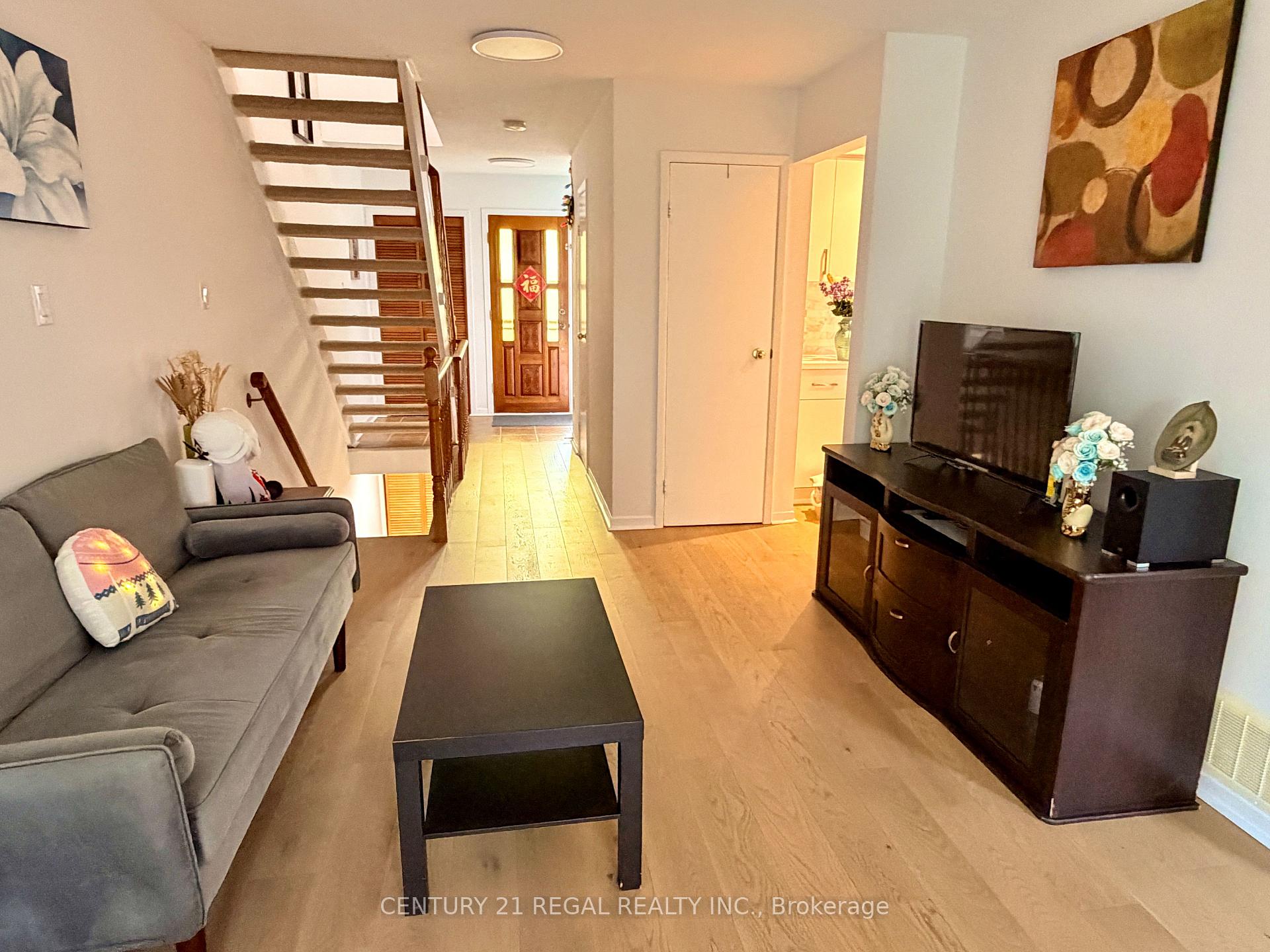 Photo 15 of 8 Chamberlain Court, Ajax, South West — HOMEH