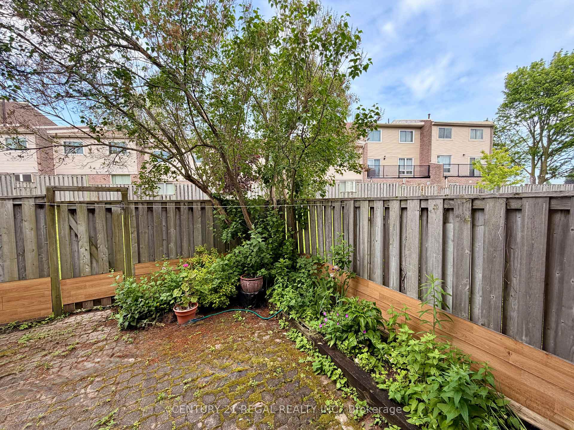 Photo 24 of 8 Chamberlain Court, Ajax, South West — HOMEH