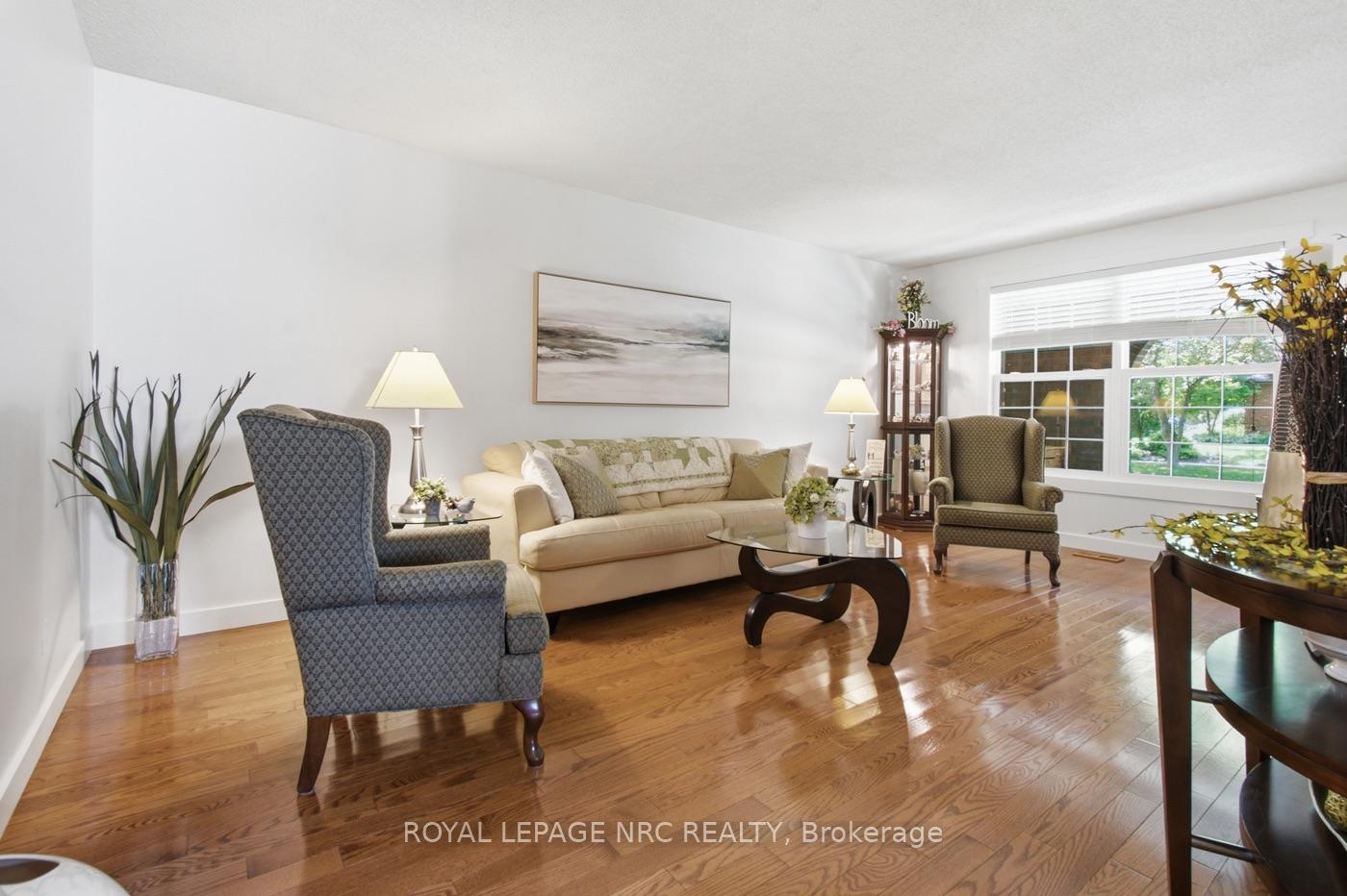 Photo 3 of 37 Spruceside Crescent, Pelham, Fonthill — HOMEH