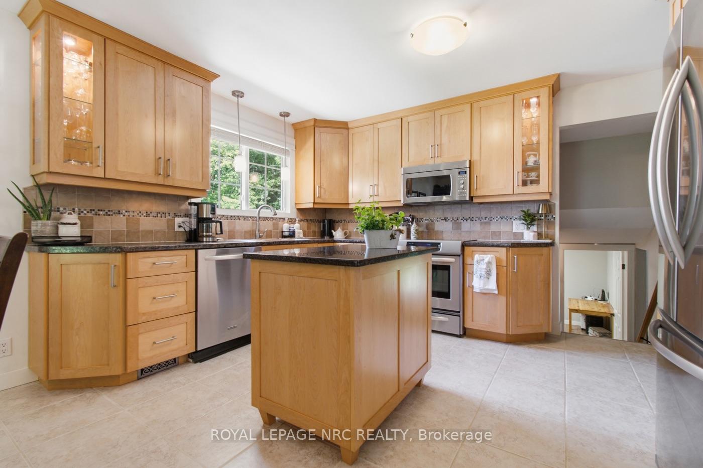 Photo 7 of 37 Spruceside Crescent, Pelham, Fonthill — HOMEH