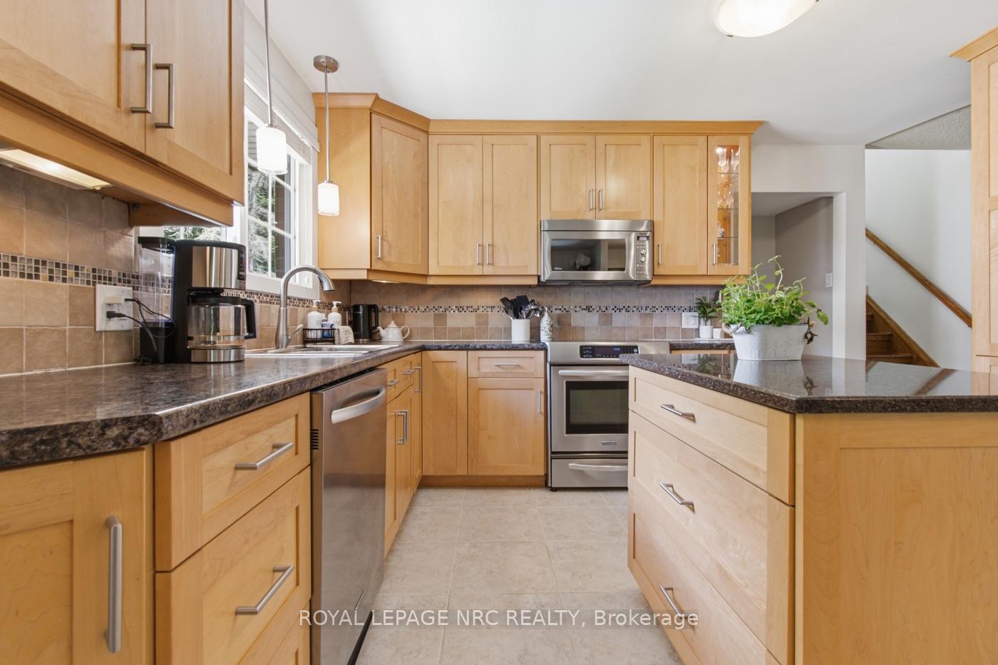 Photo 8 of 37 Spruceside Crescent, Pelham, Fonthill — HOMEH
