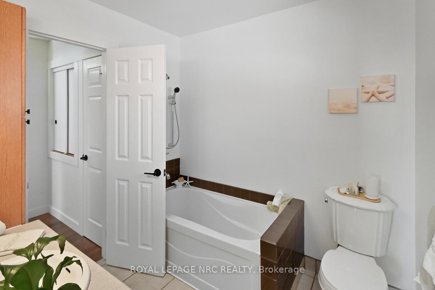Photo 15 of 37 Spruceside Crescent, Pelham, Fonthill — HOMEH