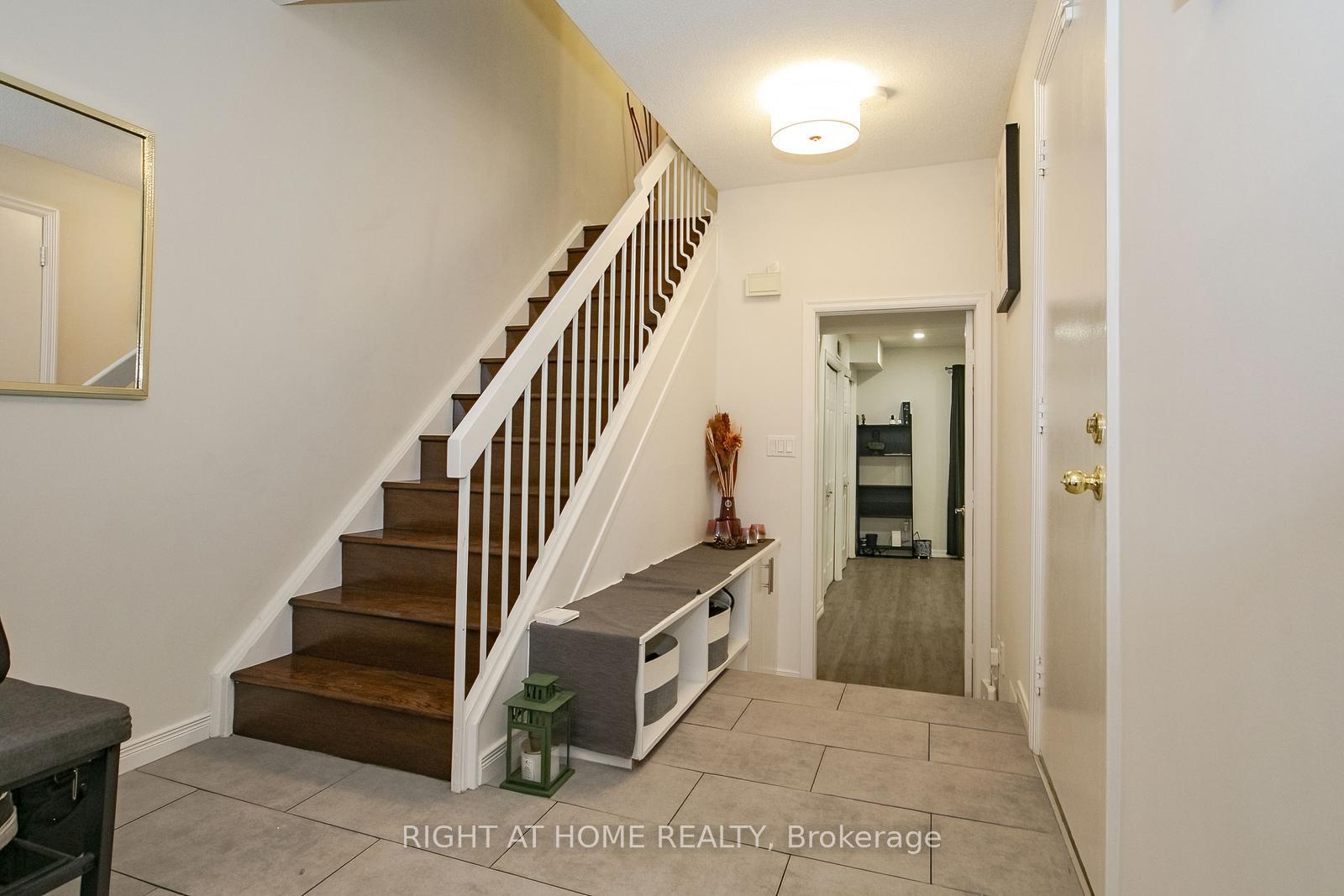 Photo 3 of Unit 75, 1080 Walden Circle, Mississauga, Clarkson — HOMEH