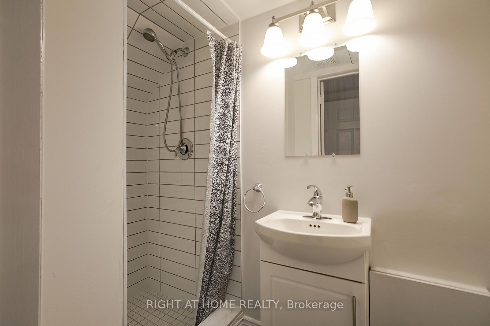 Photo 8 of Unit 75, 1080 Walden Circle, Mississauga, Clarkson — HOMEH