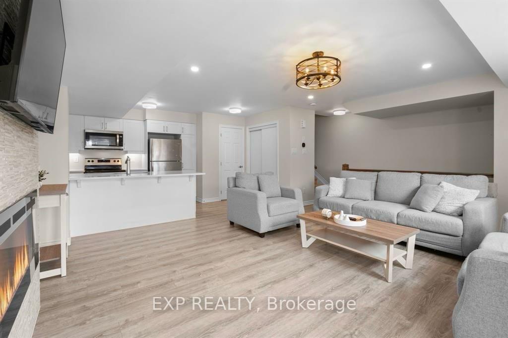 Photo 3 of 304 Lapland Private, Ottawa, Kanata - Emerald Meadows/Trailwest — HOMEH