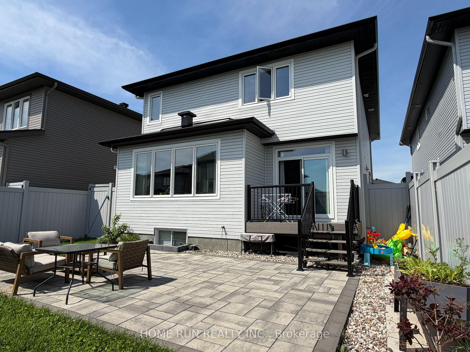 Photo 2 of 633 Rouncey Road, Ottawa, Kanata - Emerald Meadows/Trailwest — HOMEH