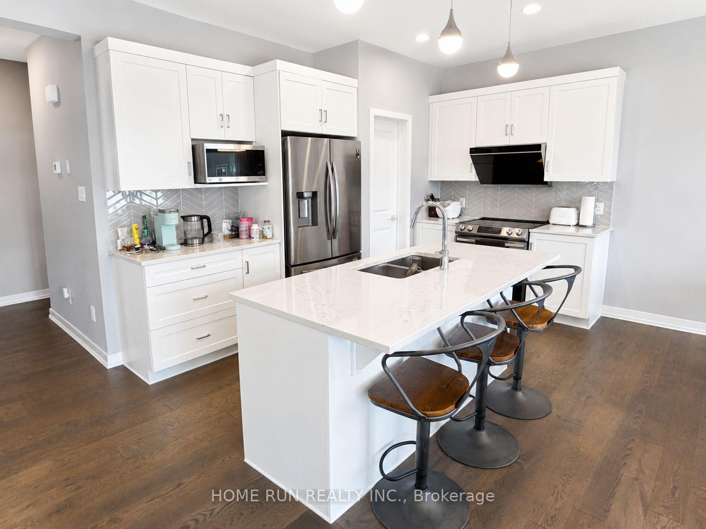 Photo 3 of 633 Rouncey Road, Ottawa, Kanata - Emerald Meadows/Trailwest — HOMEH