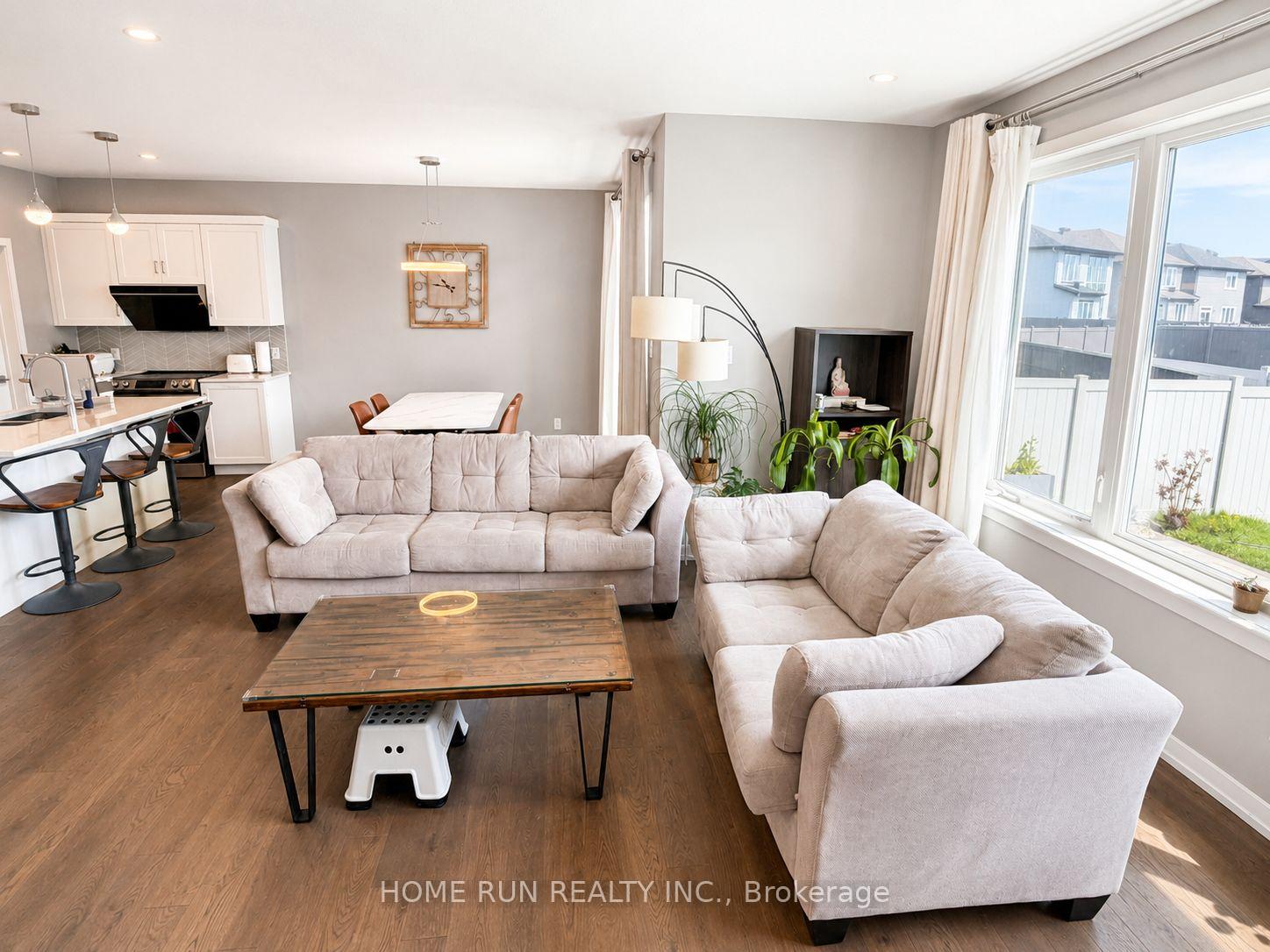 Photo 5 of 633 Rouncey Road, Ottawa, Kanata - Emerald Meadows/Trailwest — HOMEH