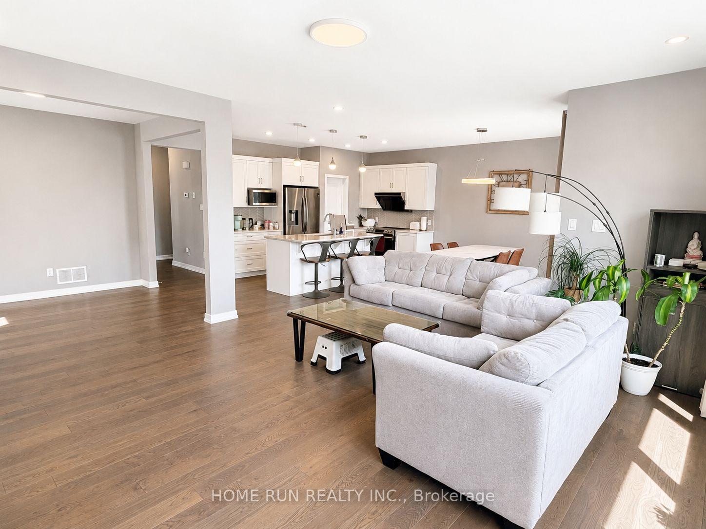 Photo 6 of 633 Rouncey Road, Ottawa, Kanata - Emerald Meadows/Trailwest — HOMEH