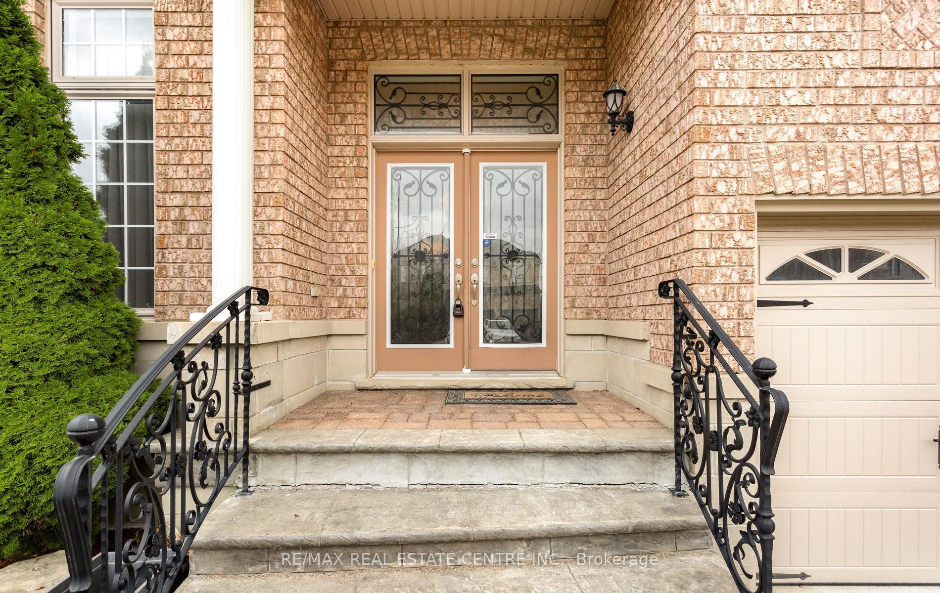 Photo 4 of 15 Concorde Drive, Brampton, Vales of Castlemore North — HOMEH