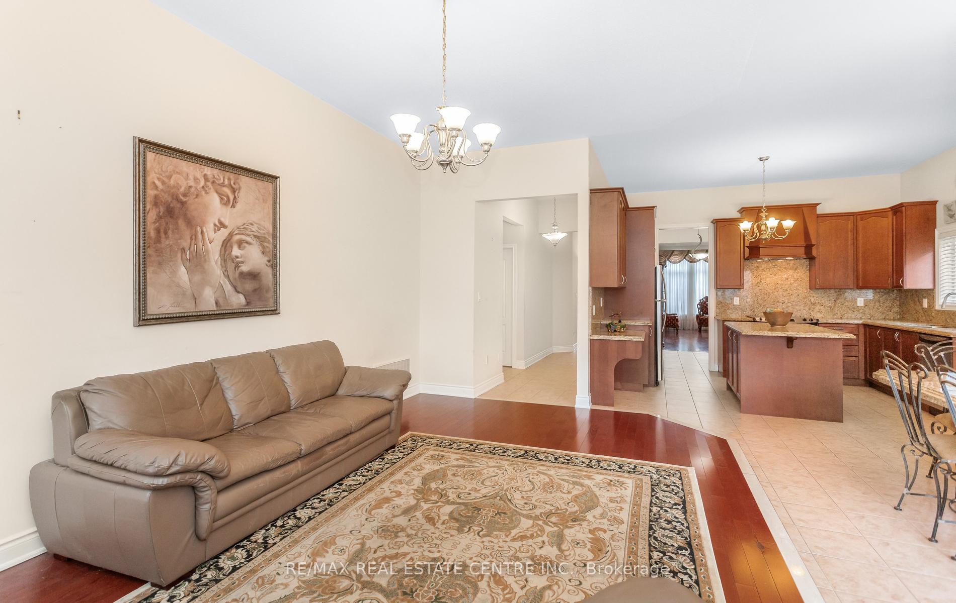 Photo 19 of 15 Concorde Drive, Brampton, Vales of Castlemore North — HOMEH
