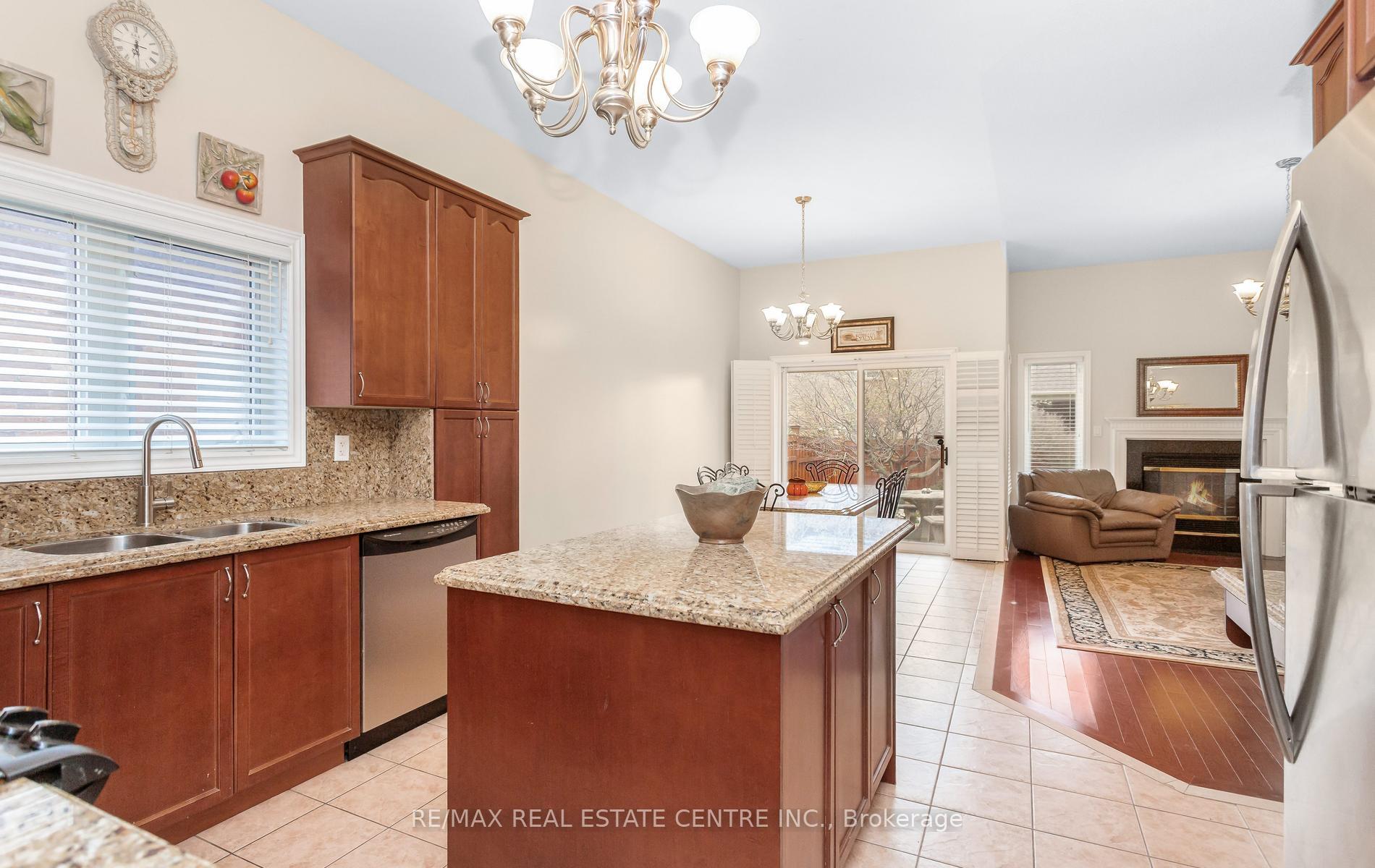 Photo 21 of 15 Concorde Drive, Brampton, Vales of Castlemore North — HOMEH