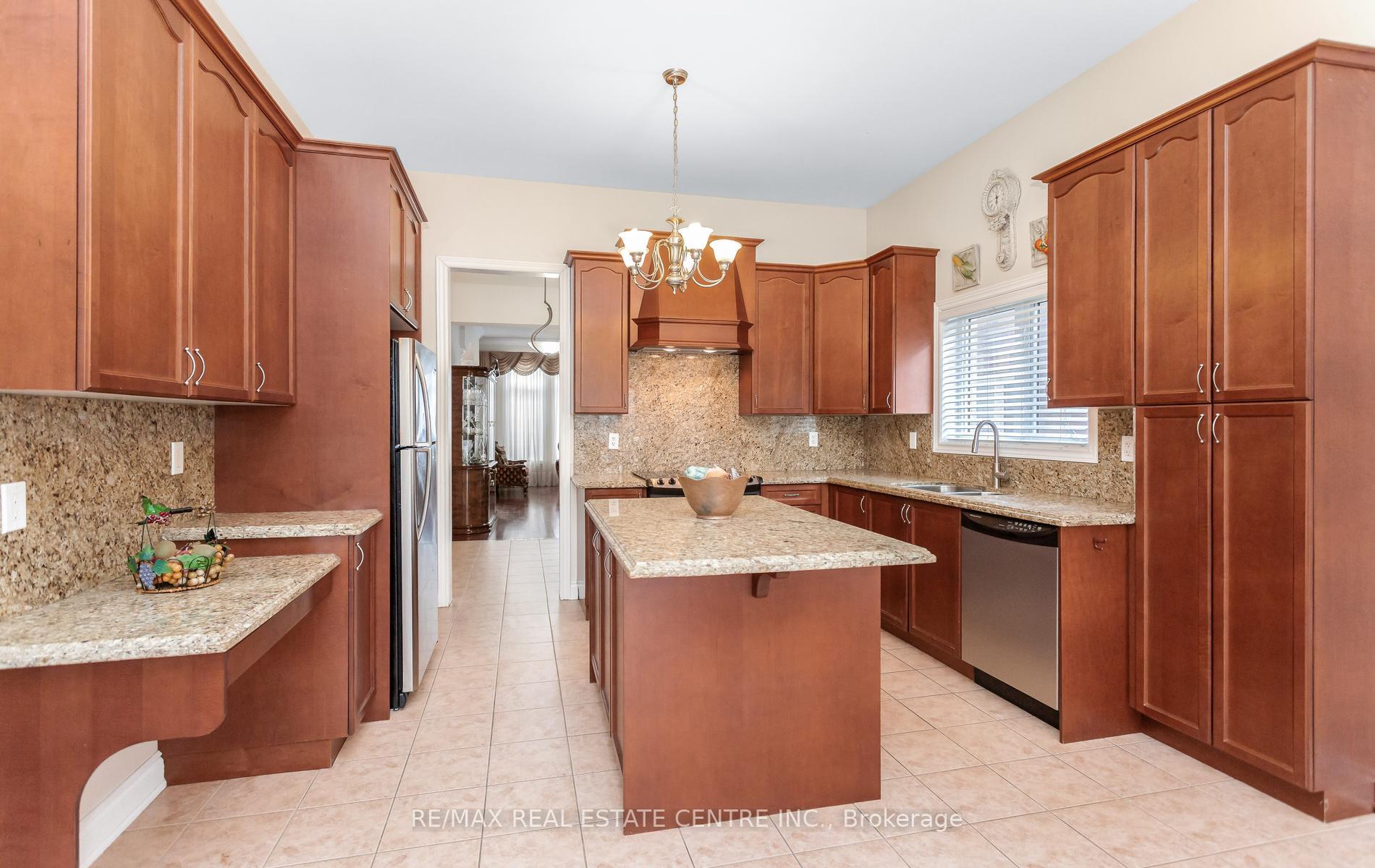 Photo 26 of 15 Concorde Drive, Brampton, Vales of Castlemore North — HOMEH