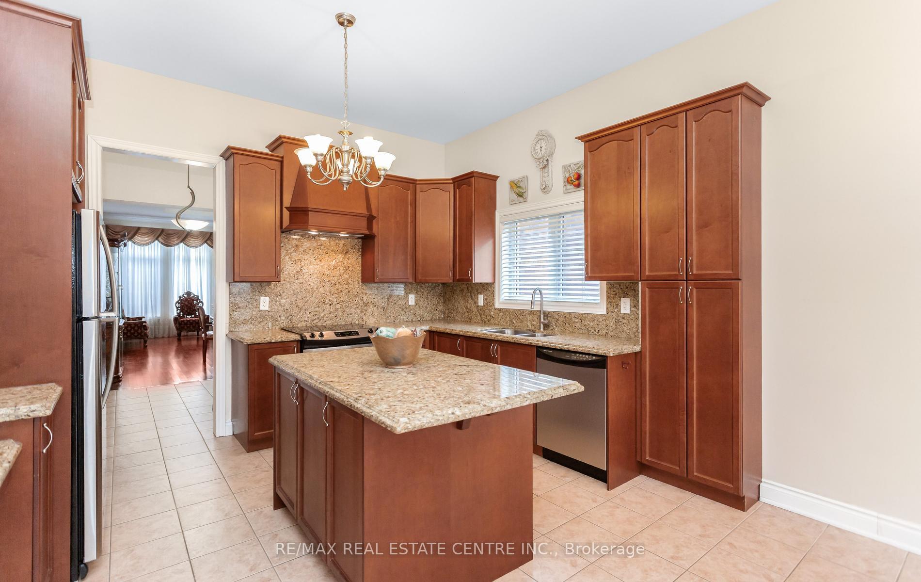 Photo 27 of 15 Concorde Drive, Brampton, Vales of Castlemore North — HOMEH