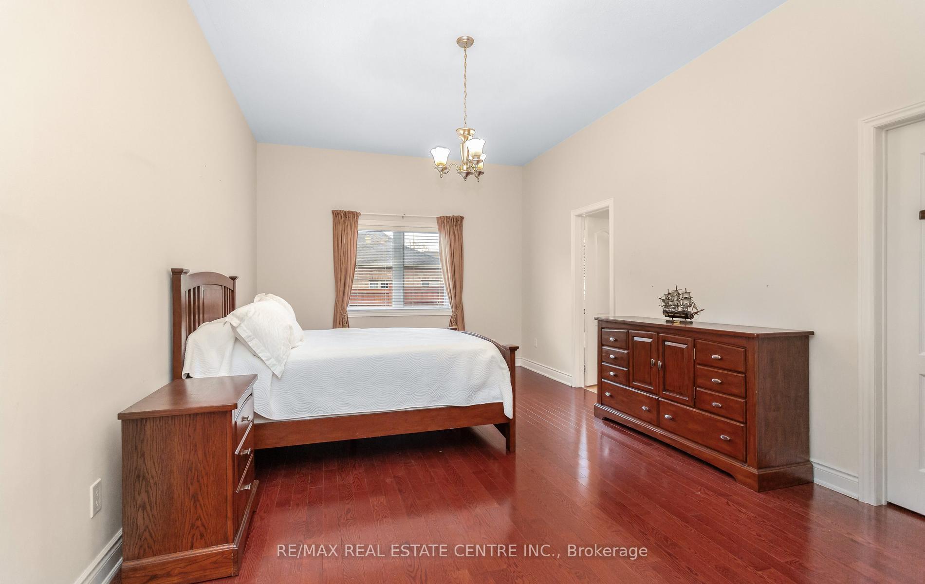 Photo 30 of 15 Concorde Drive, Brampton, Vales of Castlemore North — HOMEH