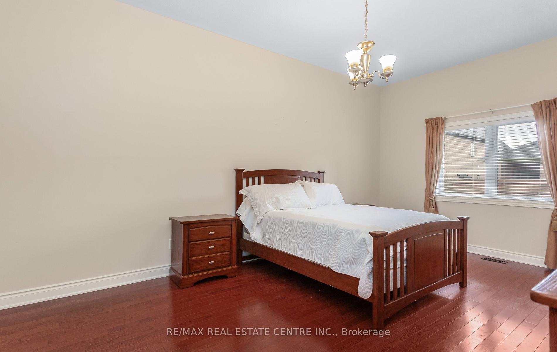 Photo 31 of 15 Concorde Drive, Brampton, Vales of Castlemore North — HOMEH