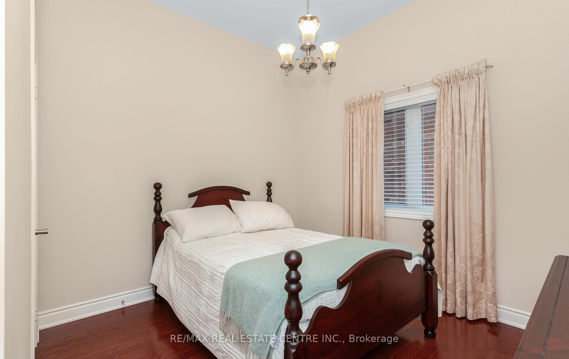 Photo 37 of 15 Concorde Drive, Brampton, Vales of Castlemore North — HOMEH