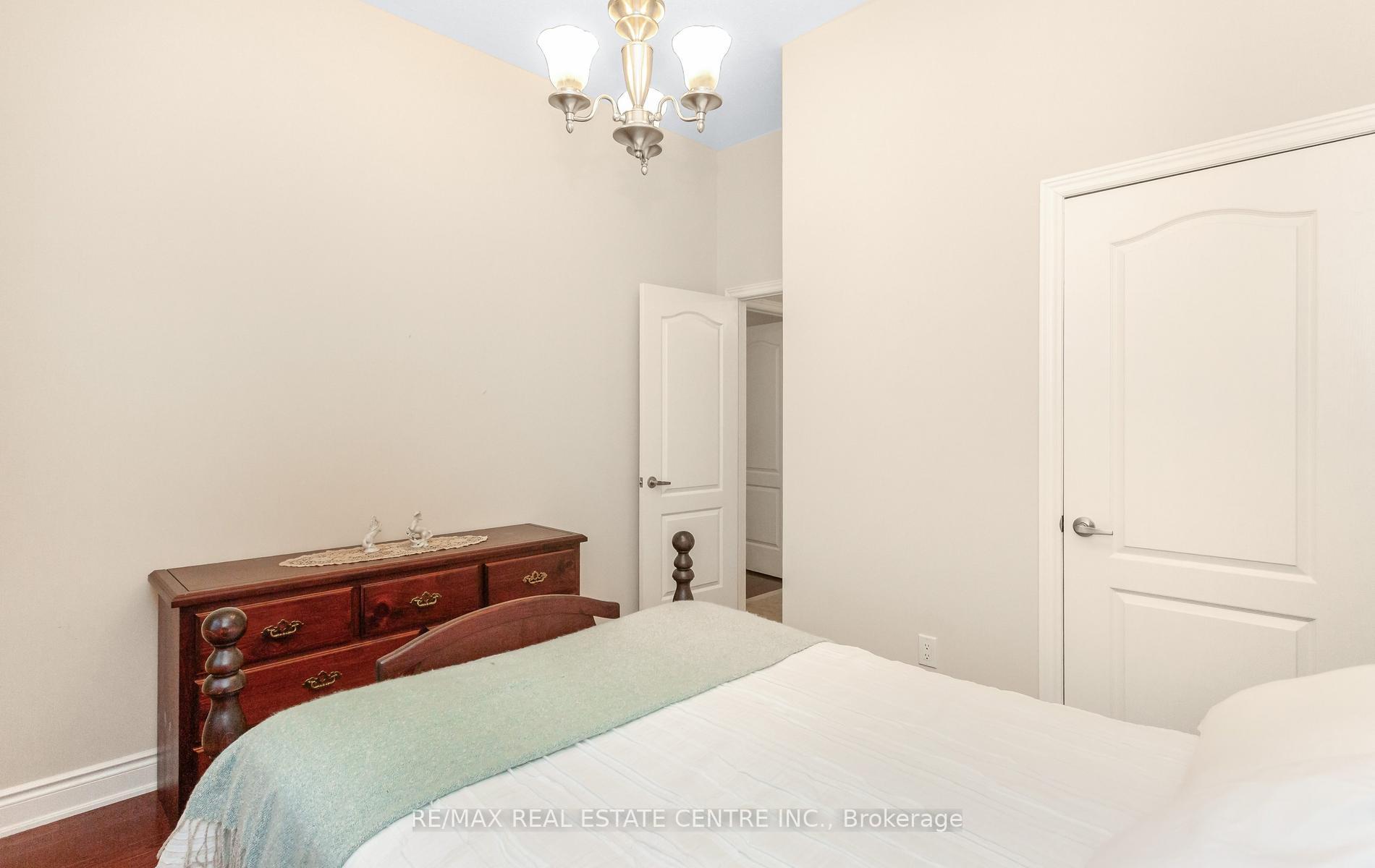 Photo 38 of 15 Concorde Drive, Brampton, Vales of Castlemore North — HOMEH