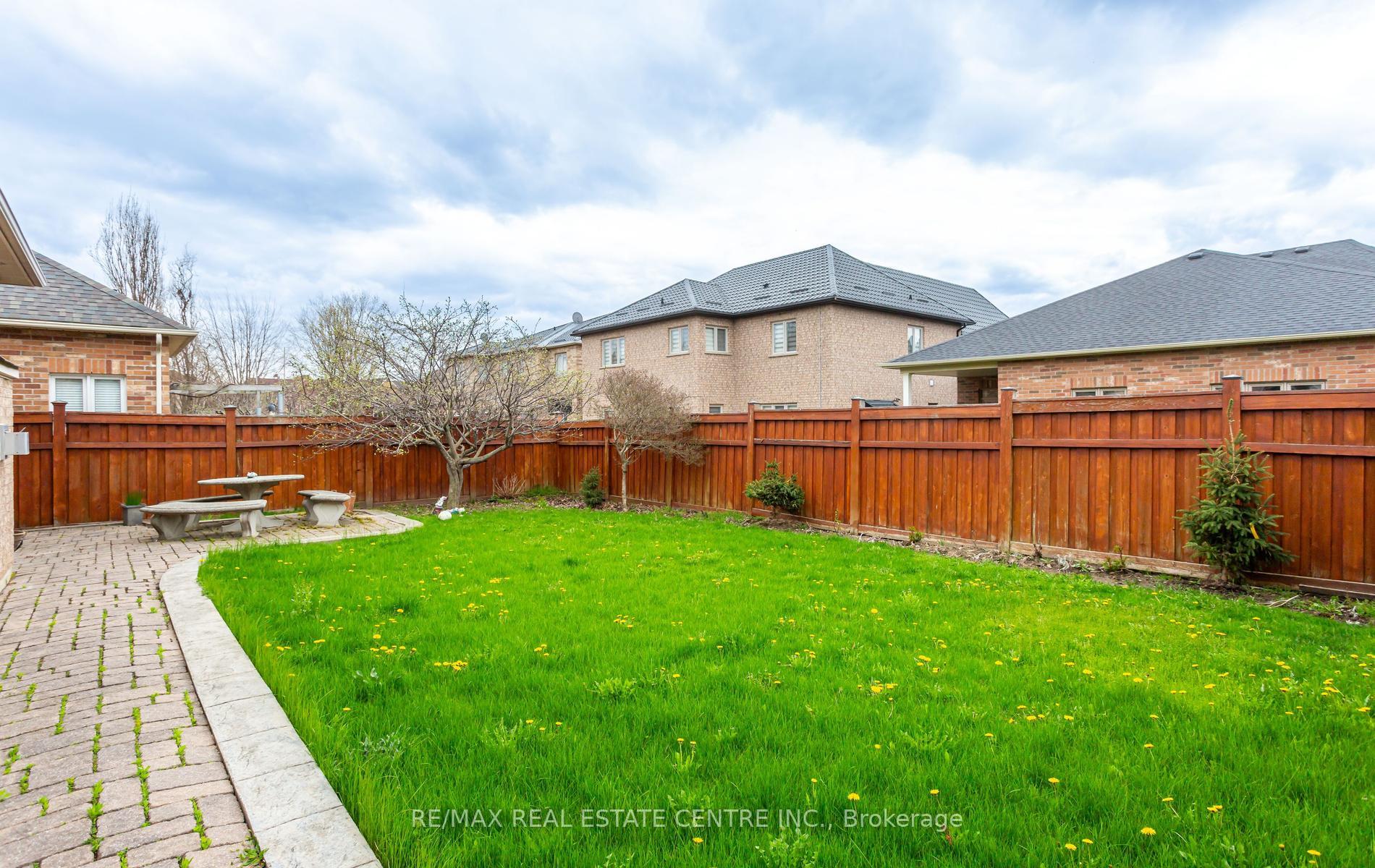 Photo 48 of 15 Concorde Drive, Brampton, Vales of Castlemore North — HOMEH