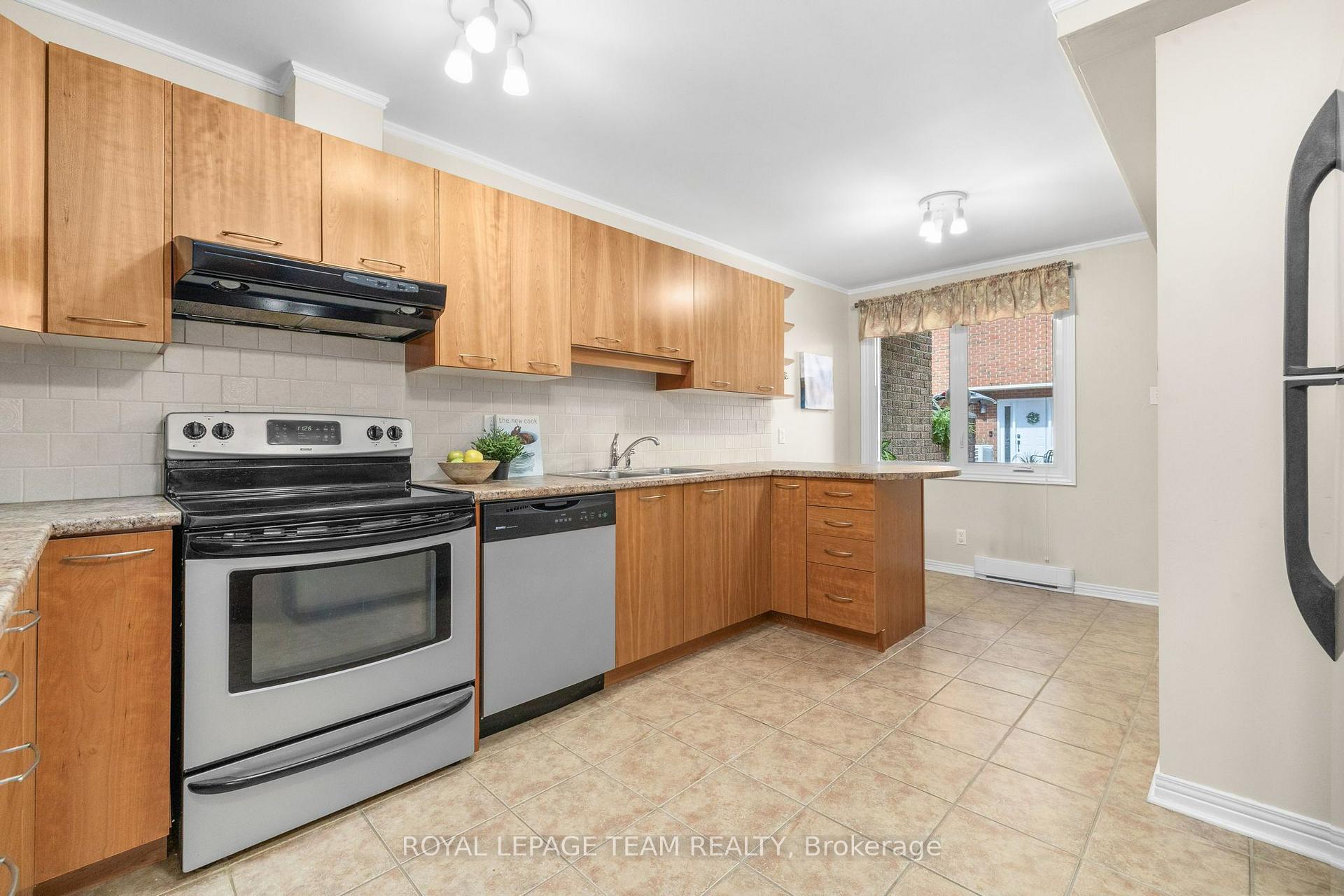 Photo 6 of Unit 34, 503 Stratas Court E, Ottawa, Kanata - Katimavik — HOMEH