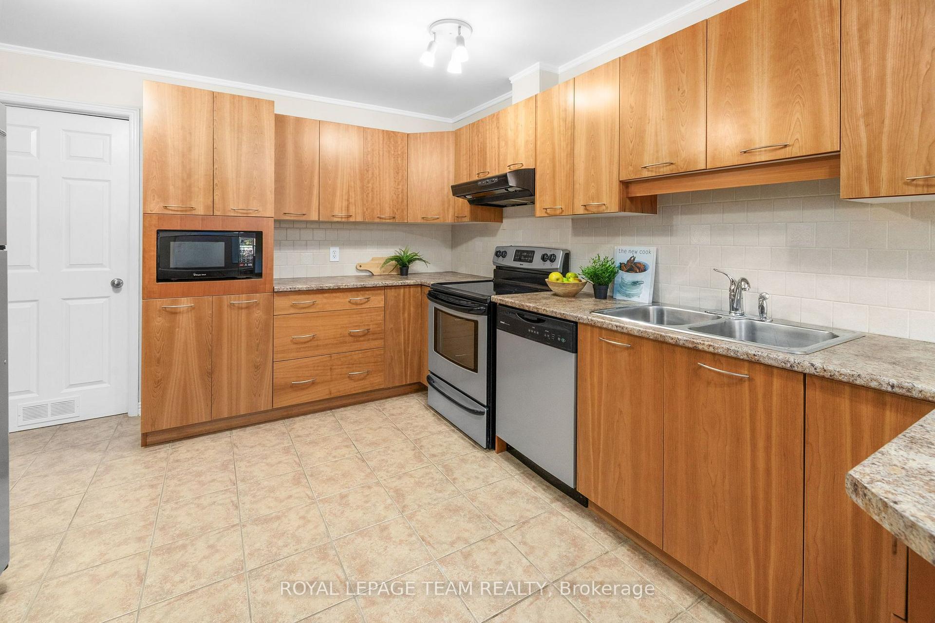 Photo 7 of Unit 34, 503 Stratas Court E, Ottawa, Kanata - Katimavik — HOMEH