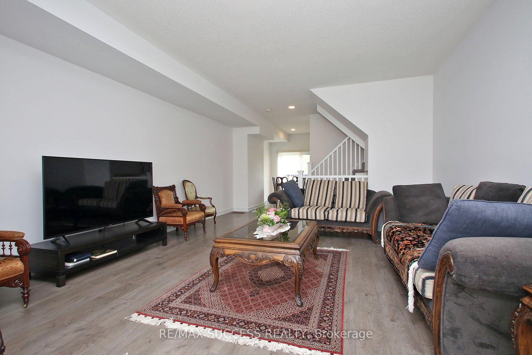 Photo 5 of Unit 76, 1121 Cooke Boulevard, Burlington, LaSalle — HOMEH