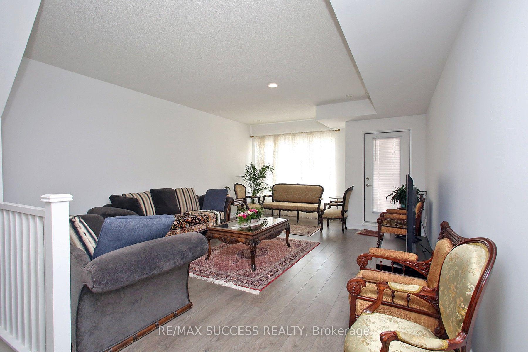 Photo 9 of Unit 76, 1121 Cooke Boulevard, Burlington, LaSalle — HOMEH
