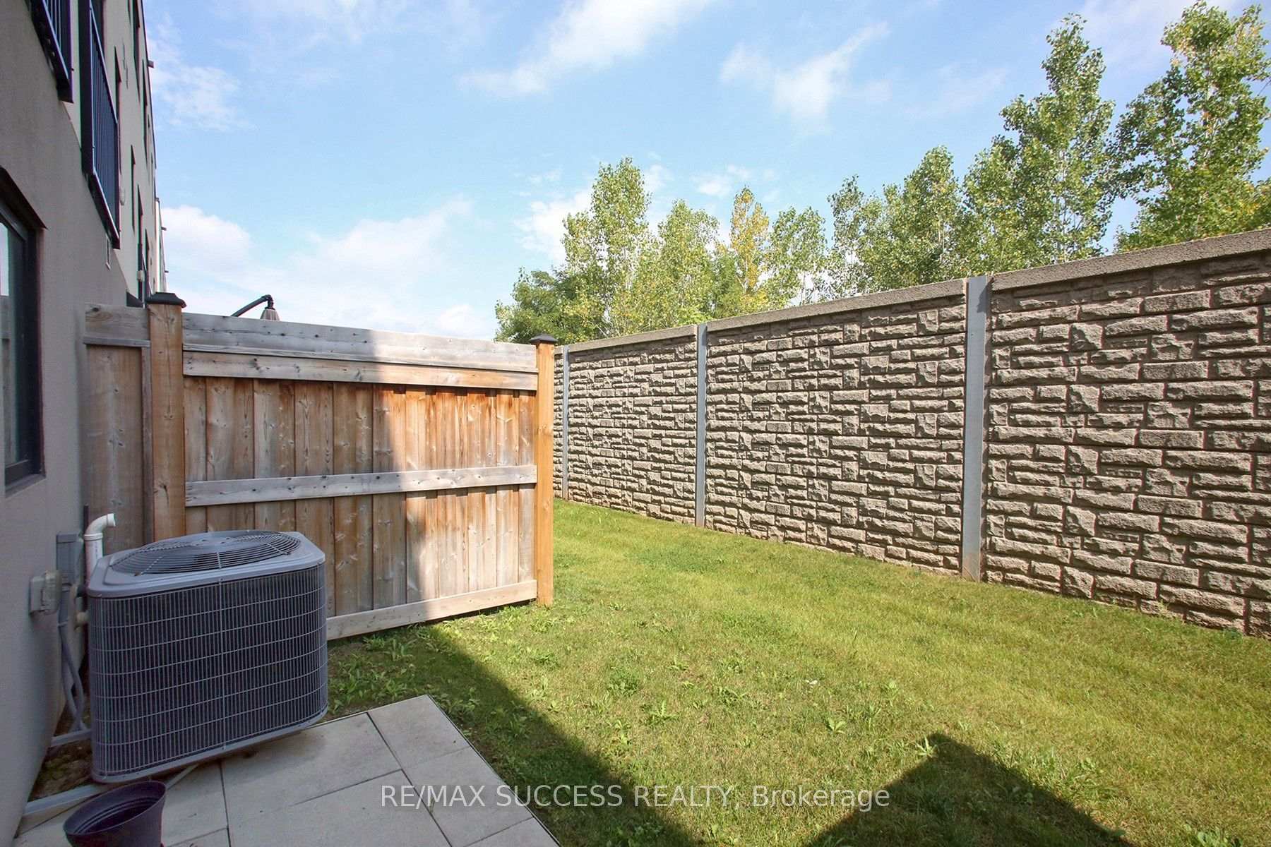 Photo 24 of Unit 76, 1121 Cooke Boulevard, Burlington, LaSalle — HOMEH