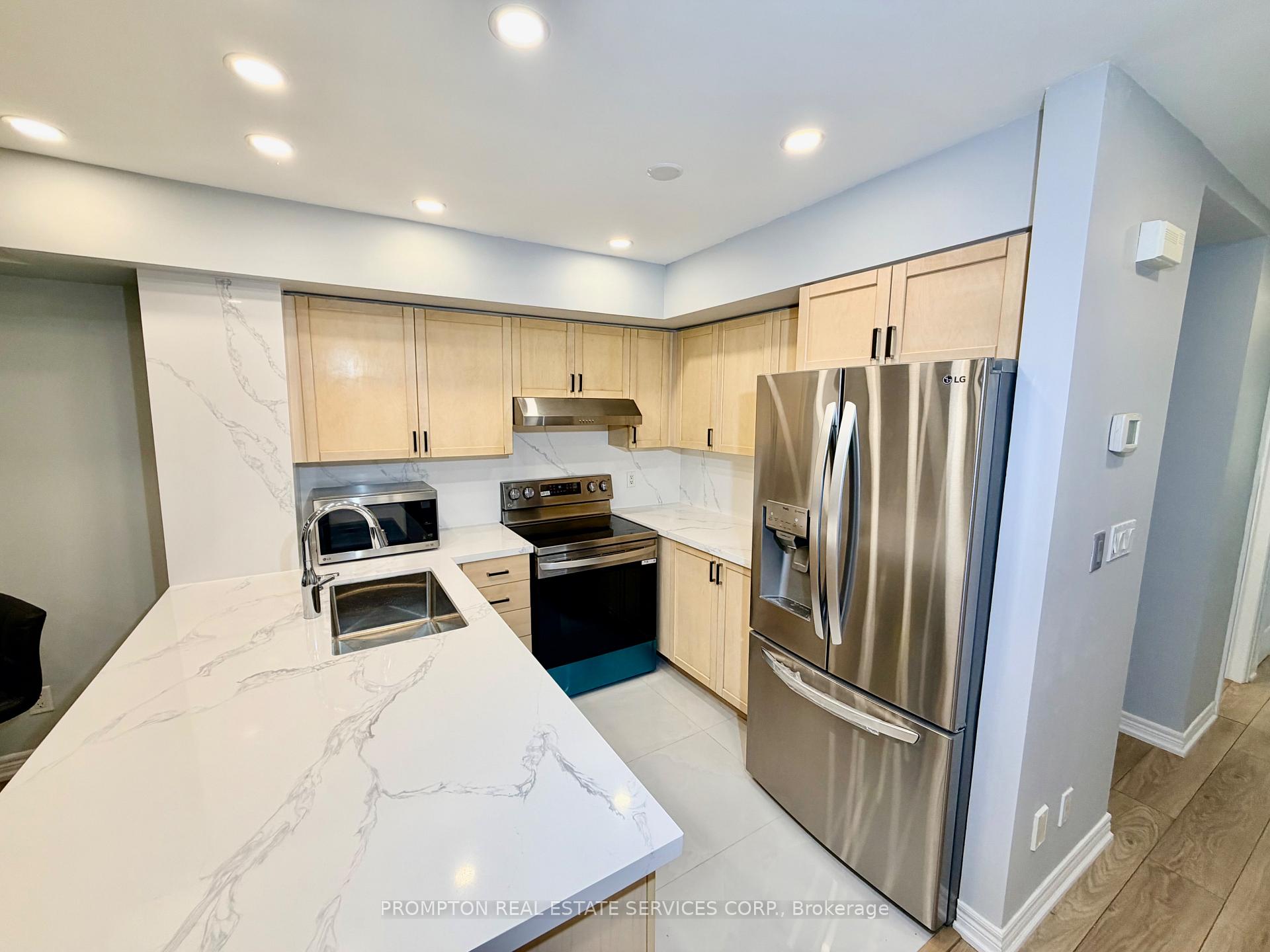 Photo 2 of Unit 11, 285 Antibes Drive, North York, Westminster-Branson — HOMEH