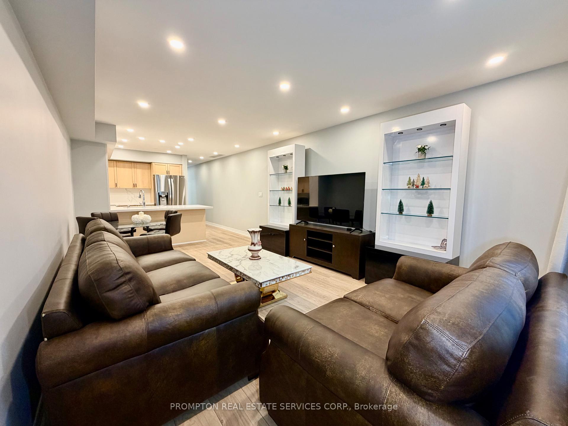 Photo 4 of Unit 11, 285 Antibes Drive, North York, Westminster-Branson — HOMEH