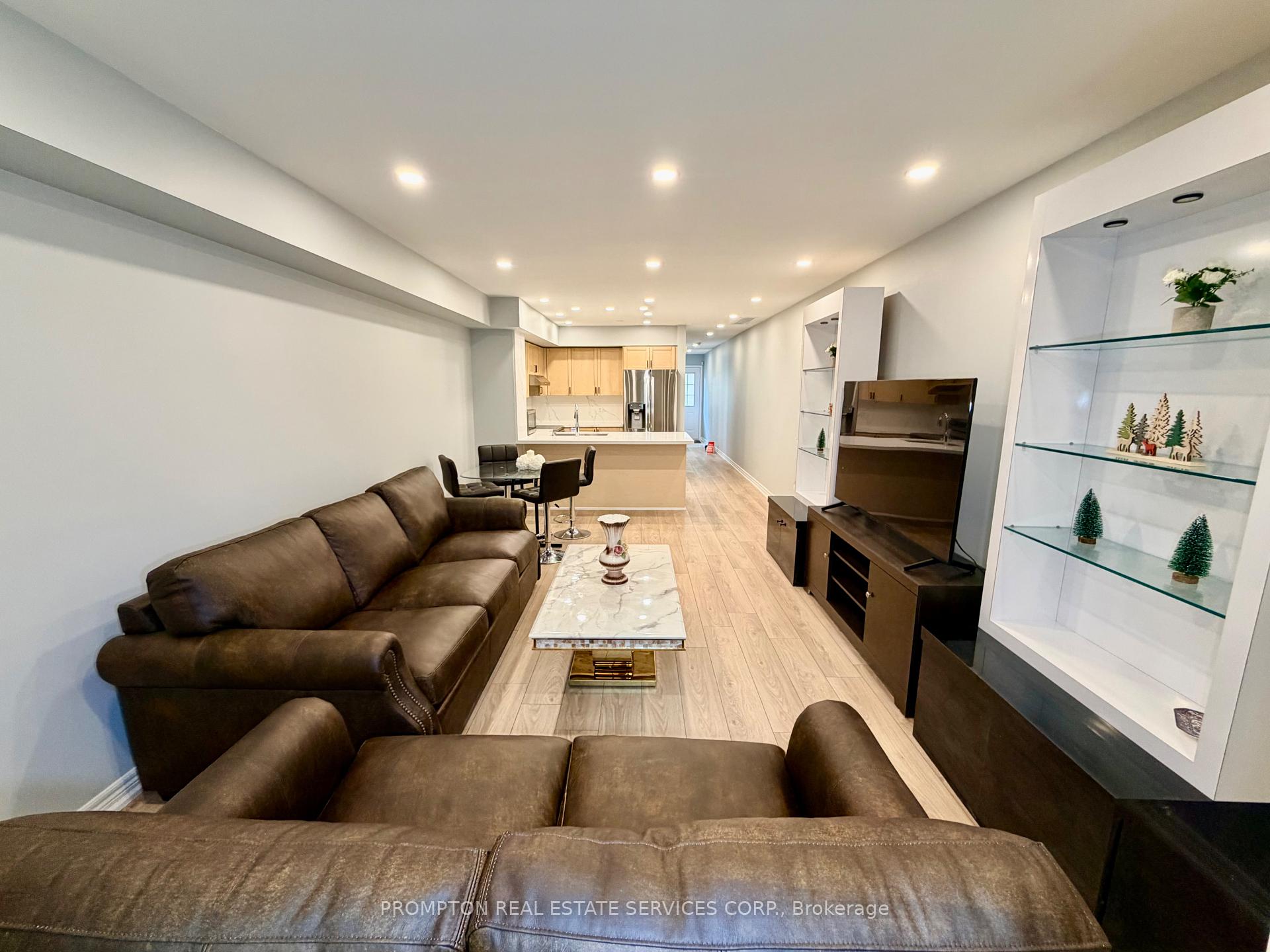 Photo 5 of Unit 11, 285 Antibes Drive, North York, Westminster-Branson — HOMEH
