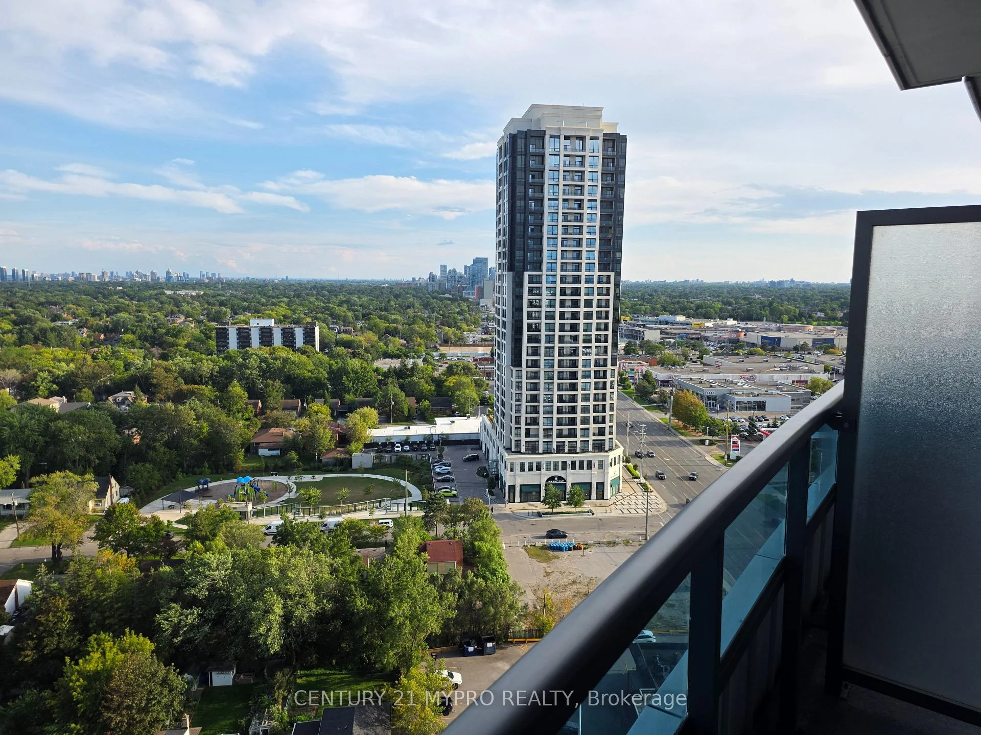 Photo 12 of Unit 1830, 7161 Yonge Street, Markham, Grandview — HOMEH