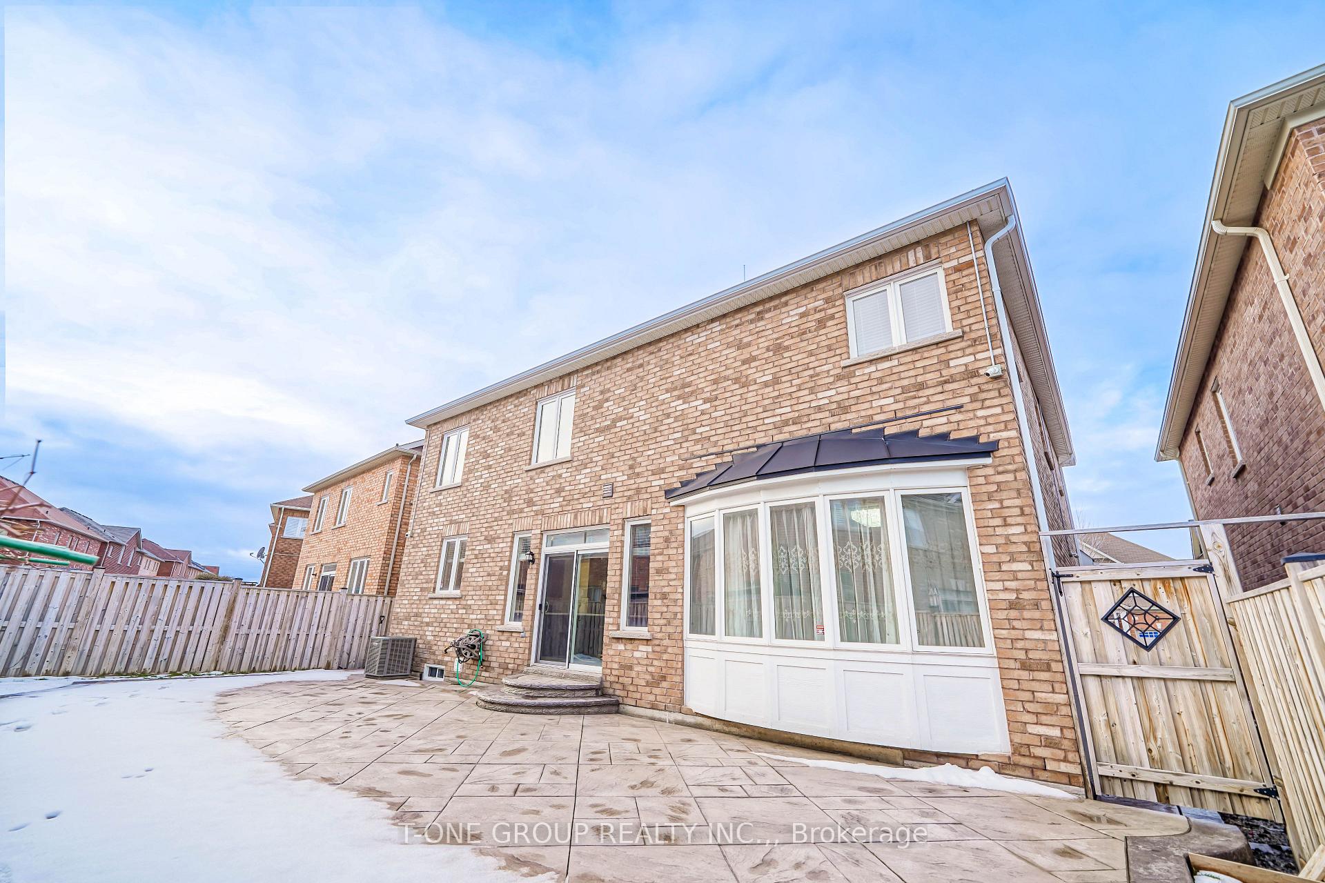 Photo 2 of 3 Chokecherry Crescent, Markham, Wismer — HOMEH