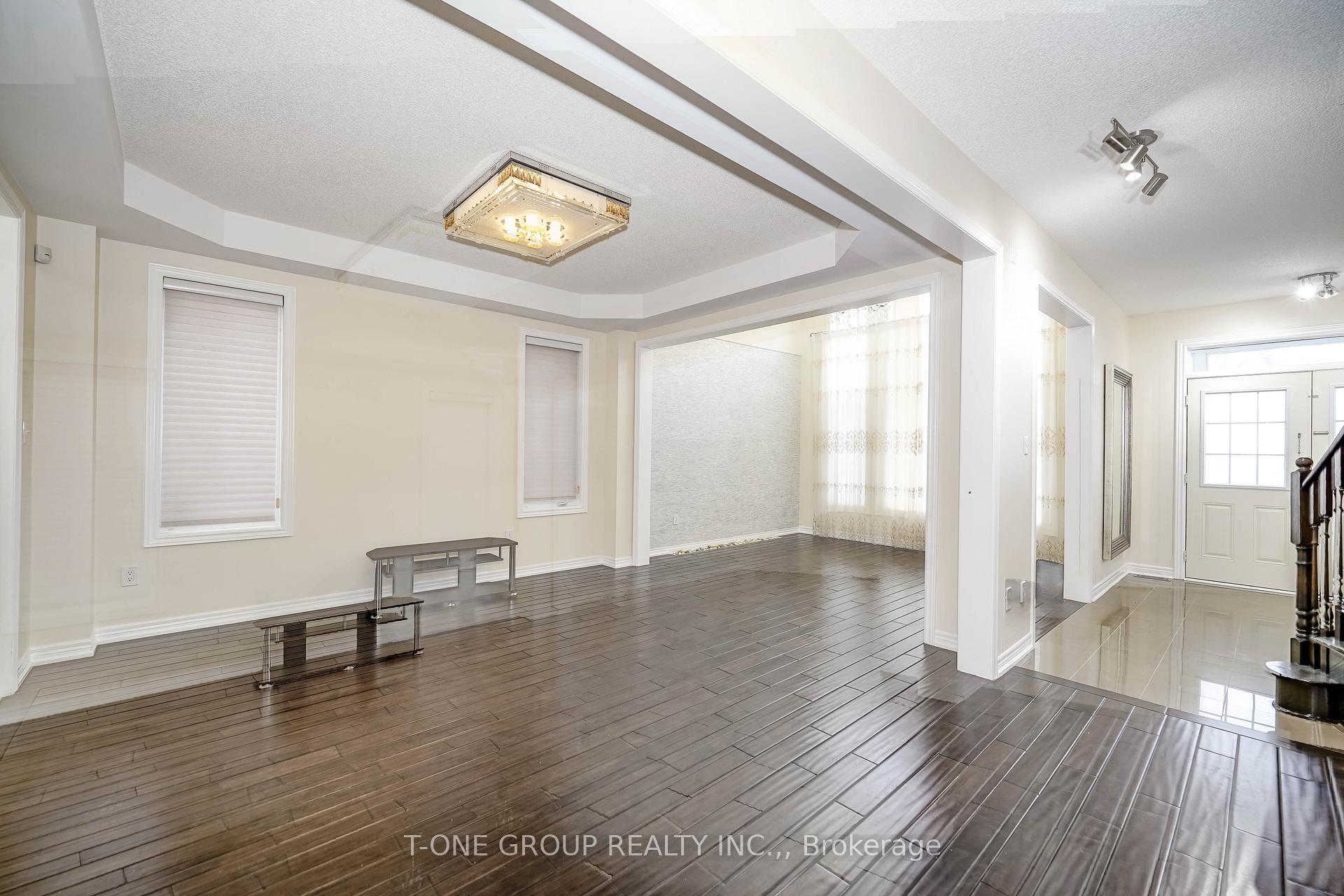 Photo 4 of 3 Chokecherry Crescent, Markham, Wismer — HOMEH