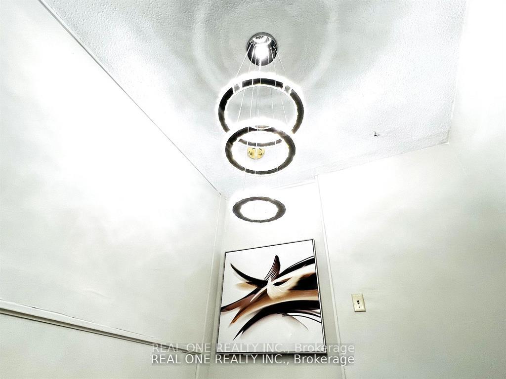 Photo 2 of 105 Aurora Heights Drive, Aurora, Aurora Heights — HOMEH