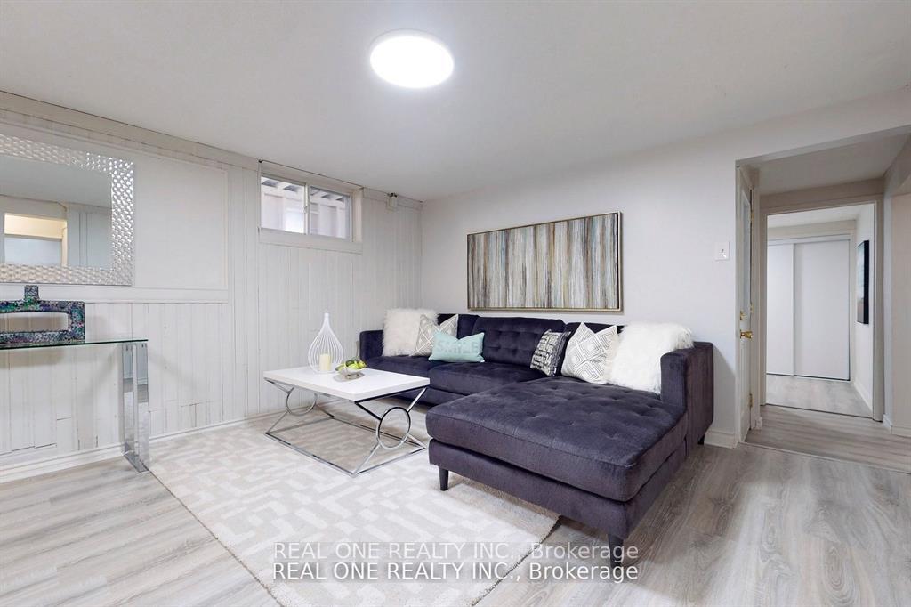 Photo 3 of 105 Aurora Heights Drive, Aurora, Aurora Heights — HOMEH