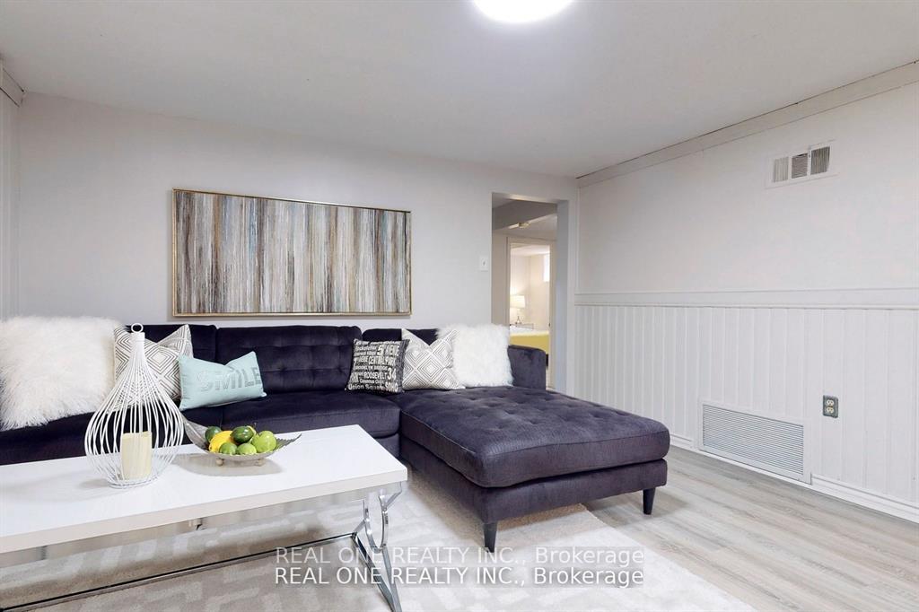 Photo 4 of 105 Aurora Heights Drive, Aurora, Aurora Heights — HOMEH